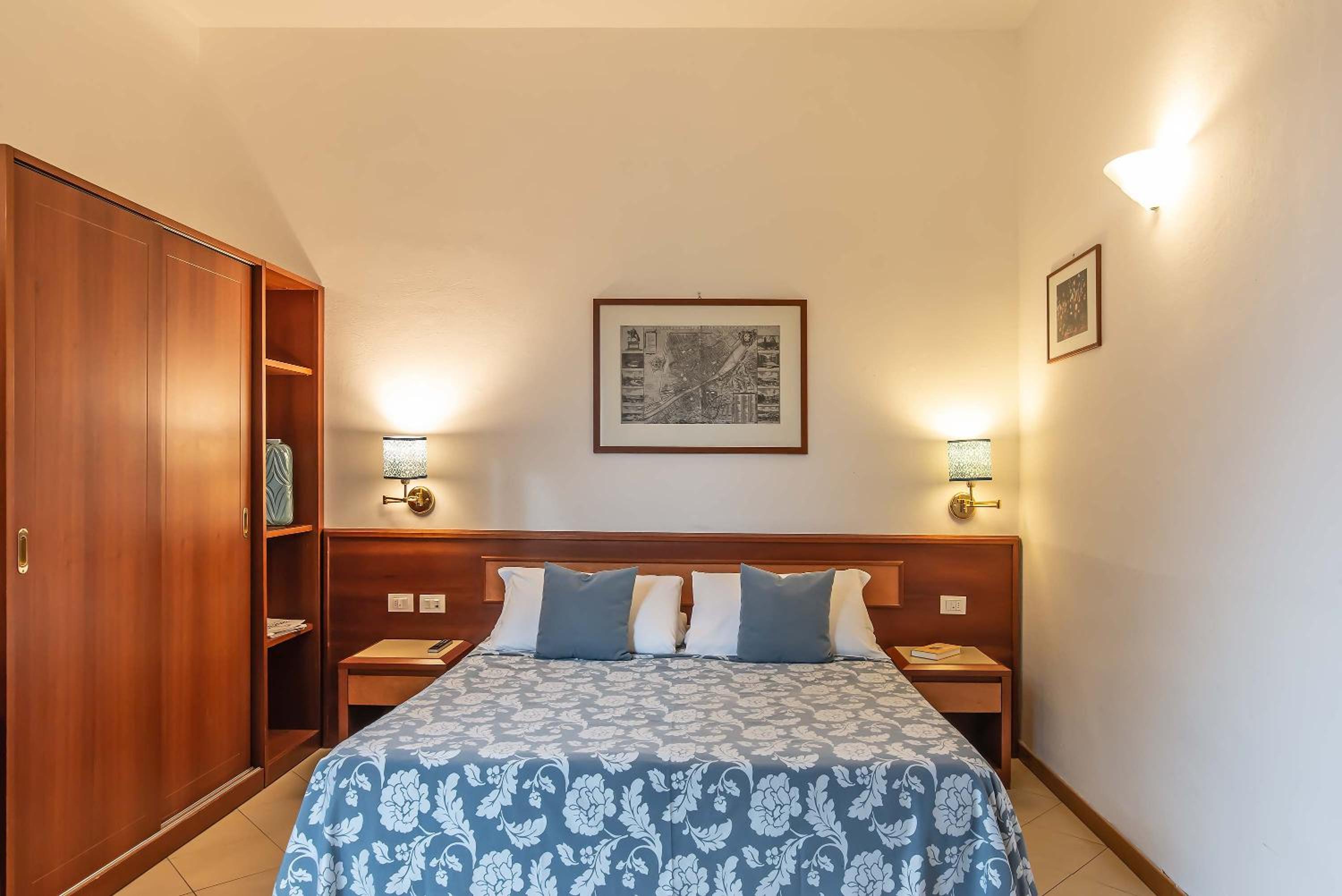 Double or Twin Room thumbnail 5