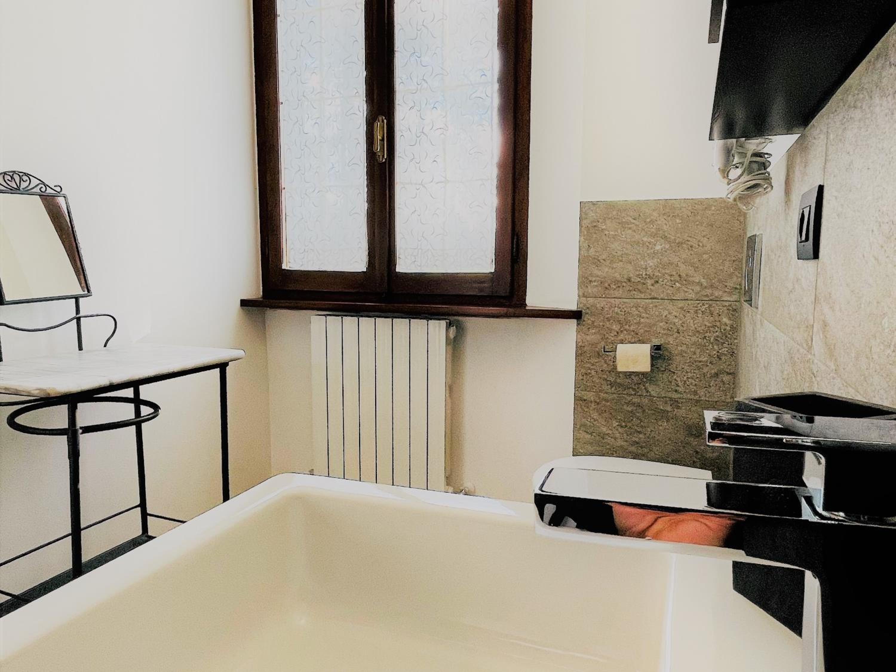 Double Room with Private Bathroom - Photo 8