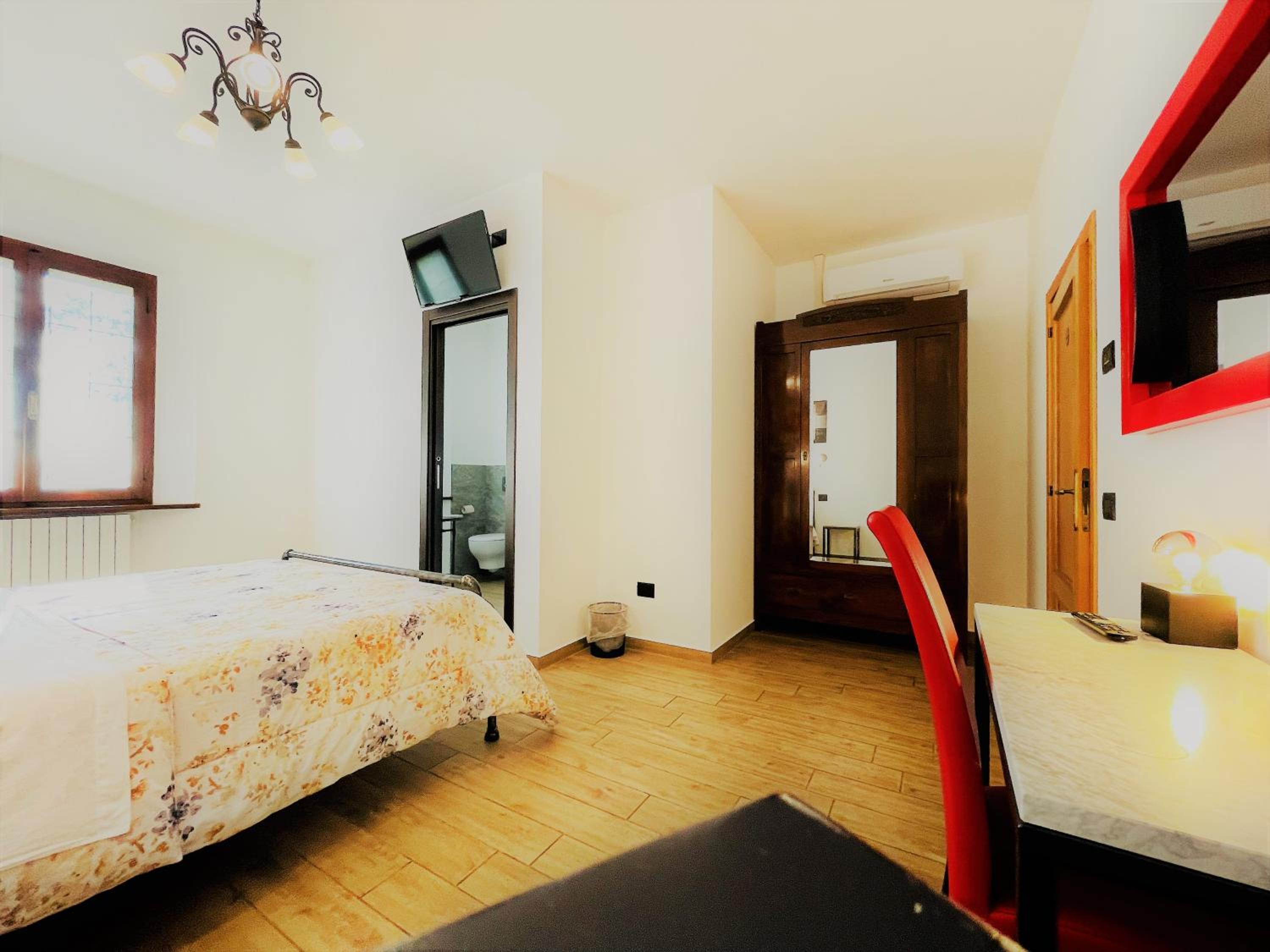 Double Room with Private Bathroom - Photo 5