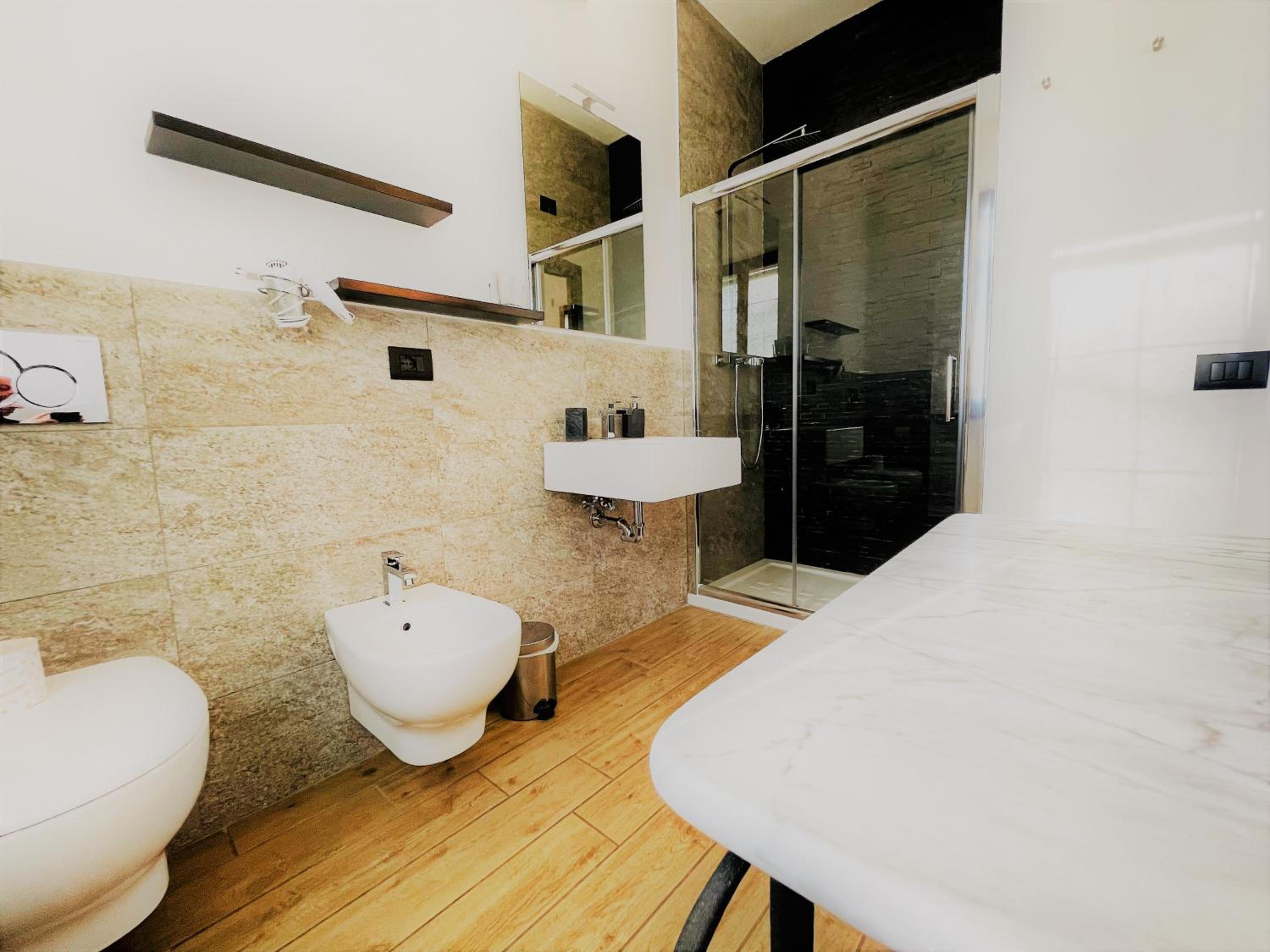 Double Room with Private Bathroom - Photo 6