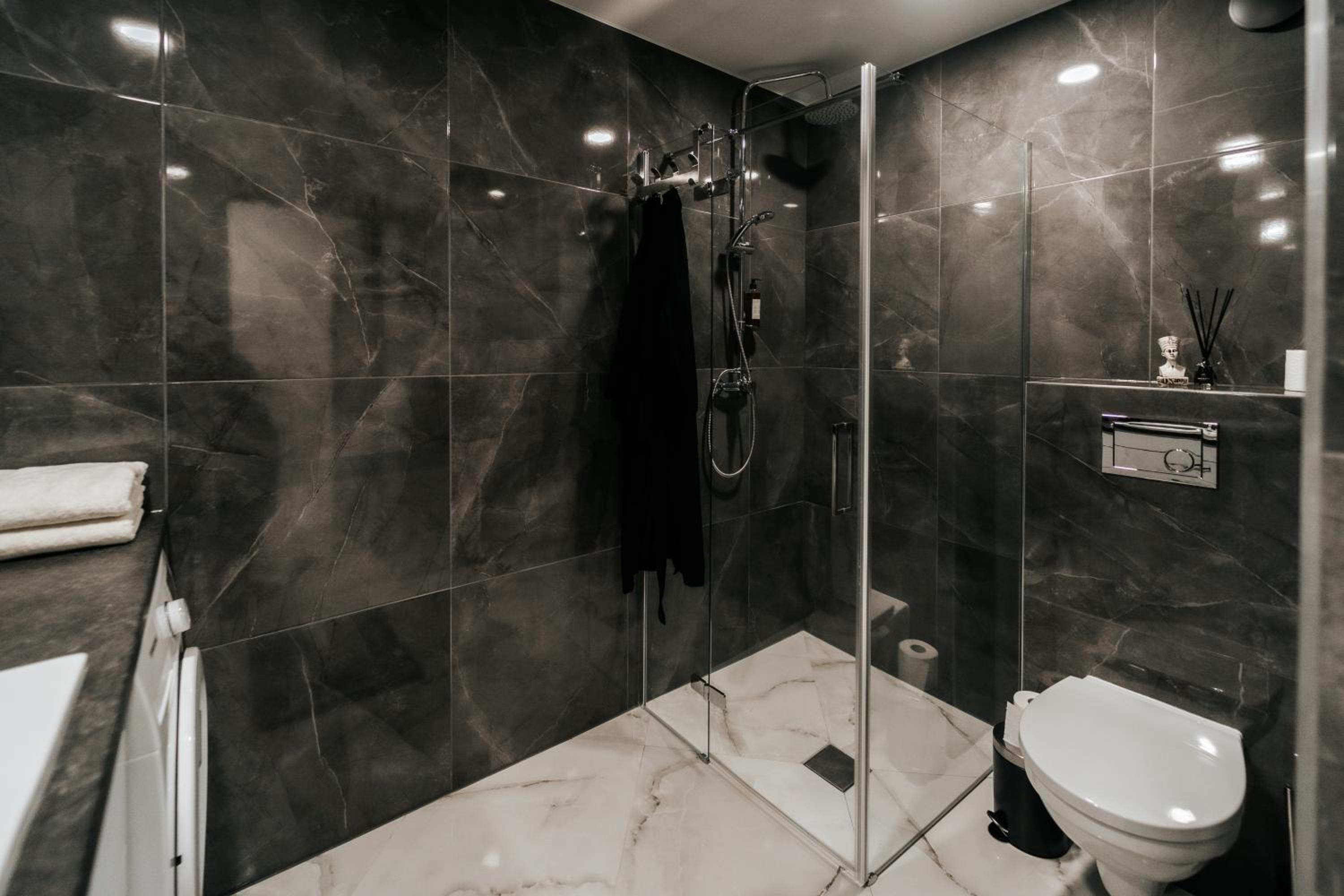 One-Bedroom Apartment - Photo 14