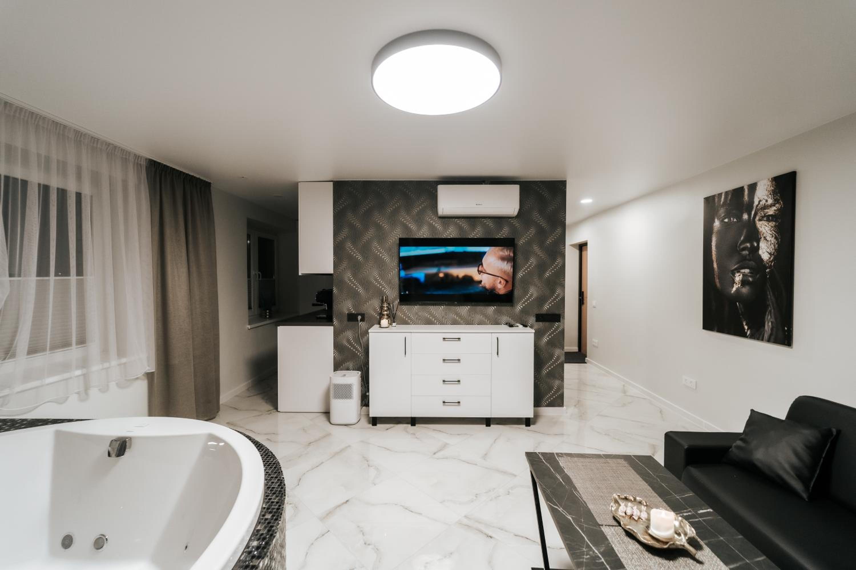 One-Bedroom Apartment - Photo 17
