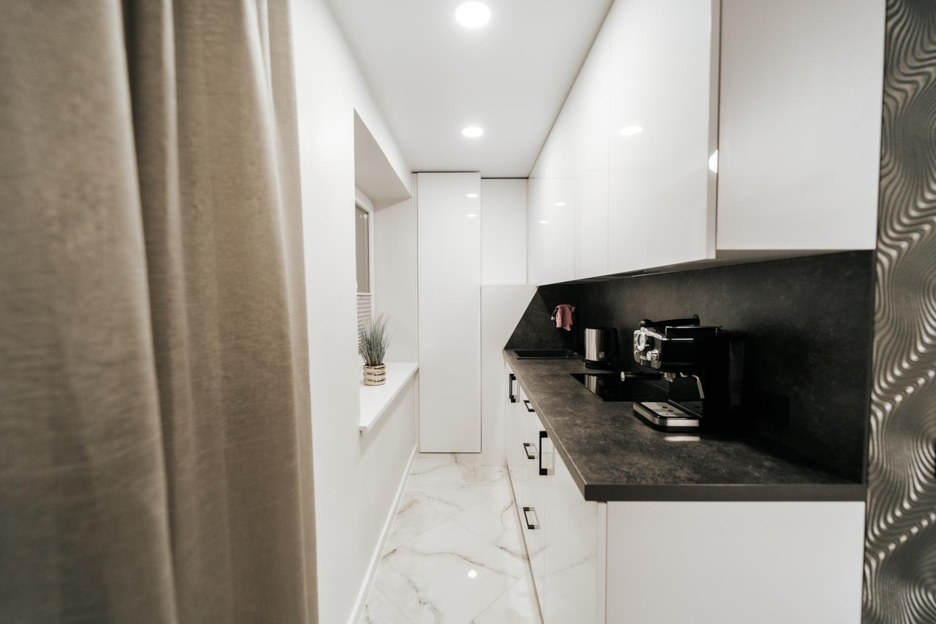 One-Bedroom Apartment - Photo 8