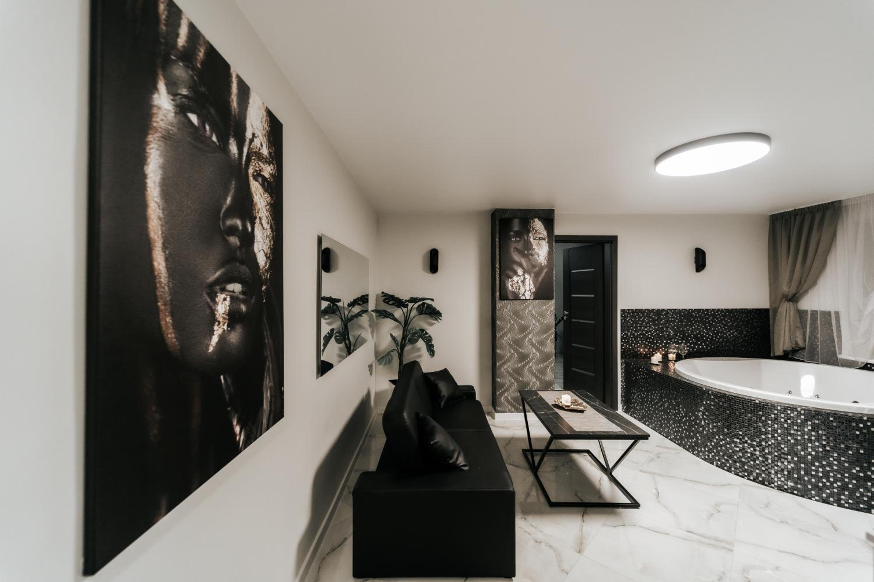 One-Bedroom Apartment - Photo 4