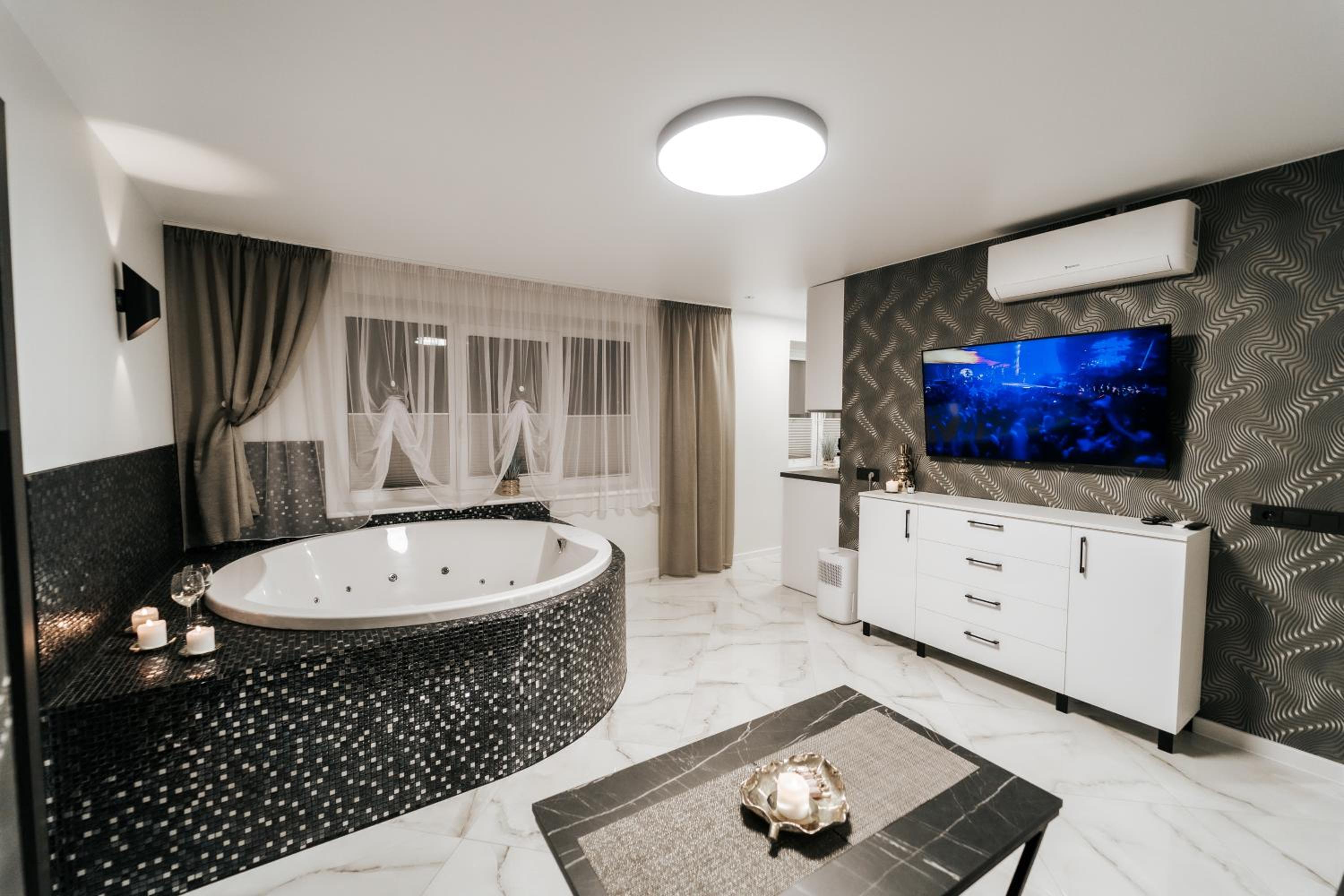 One-Bedroom Apartment - Photo 18