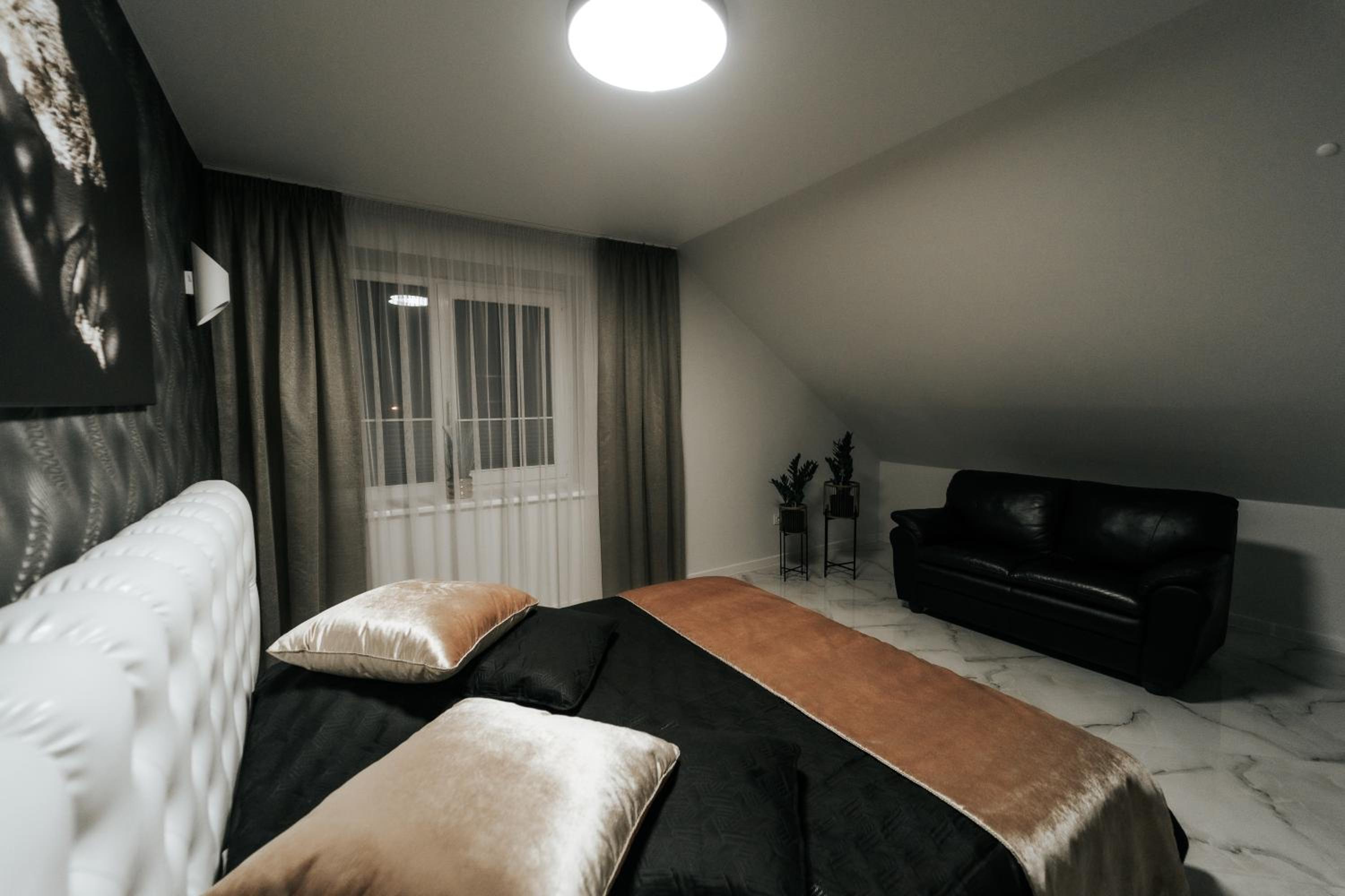 One-Bedroom Apartment - Photo 32