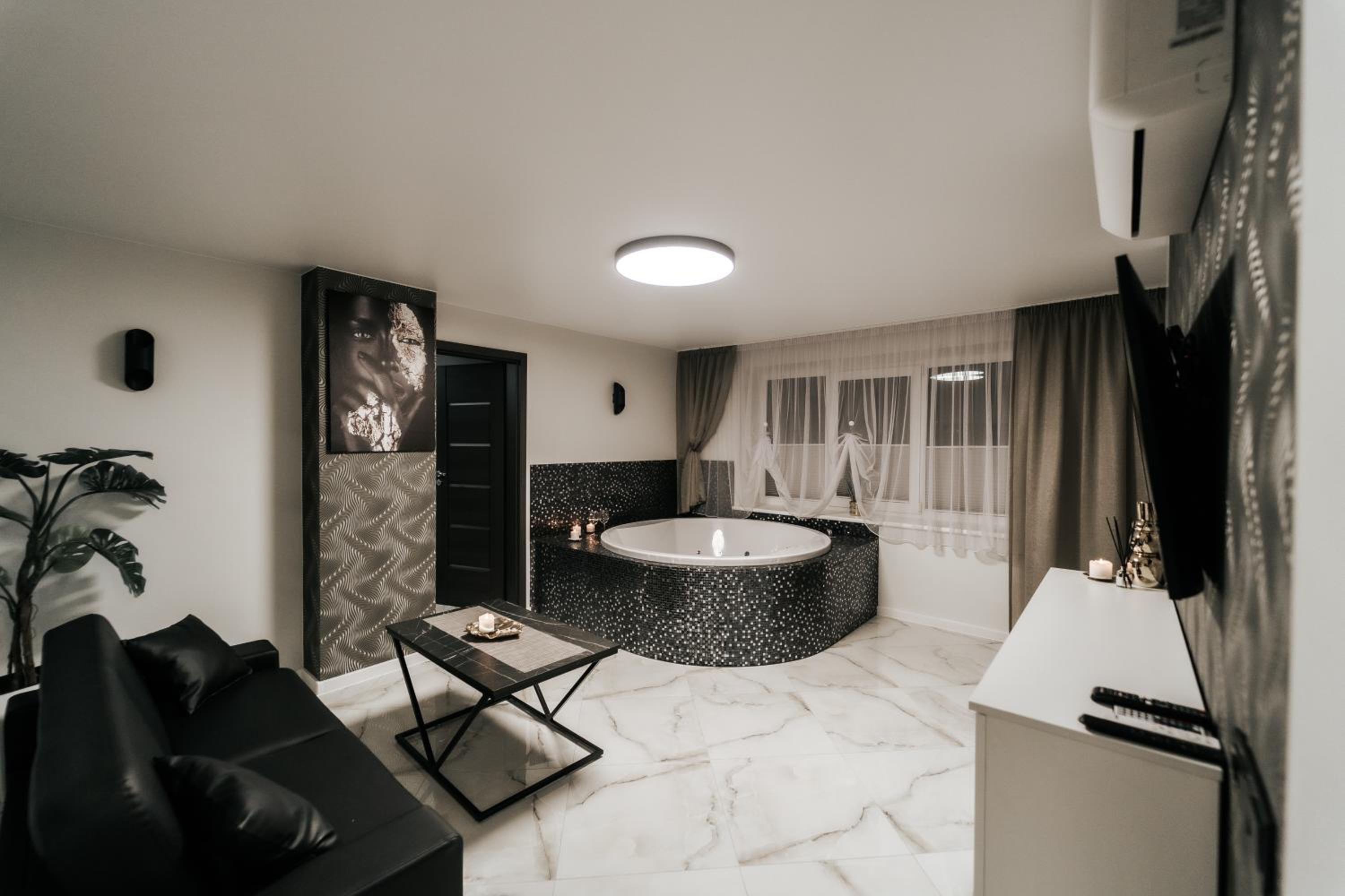 One-Bedroom Apartment - Photo 27