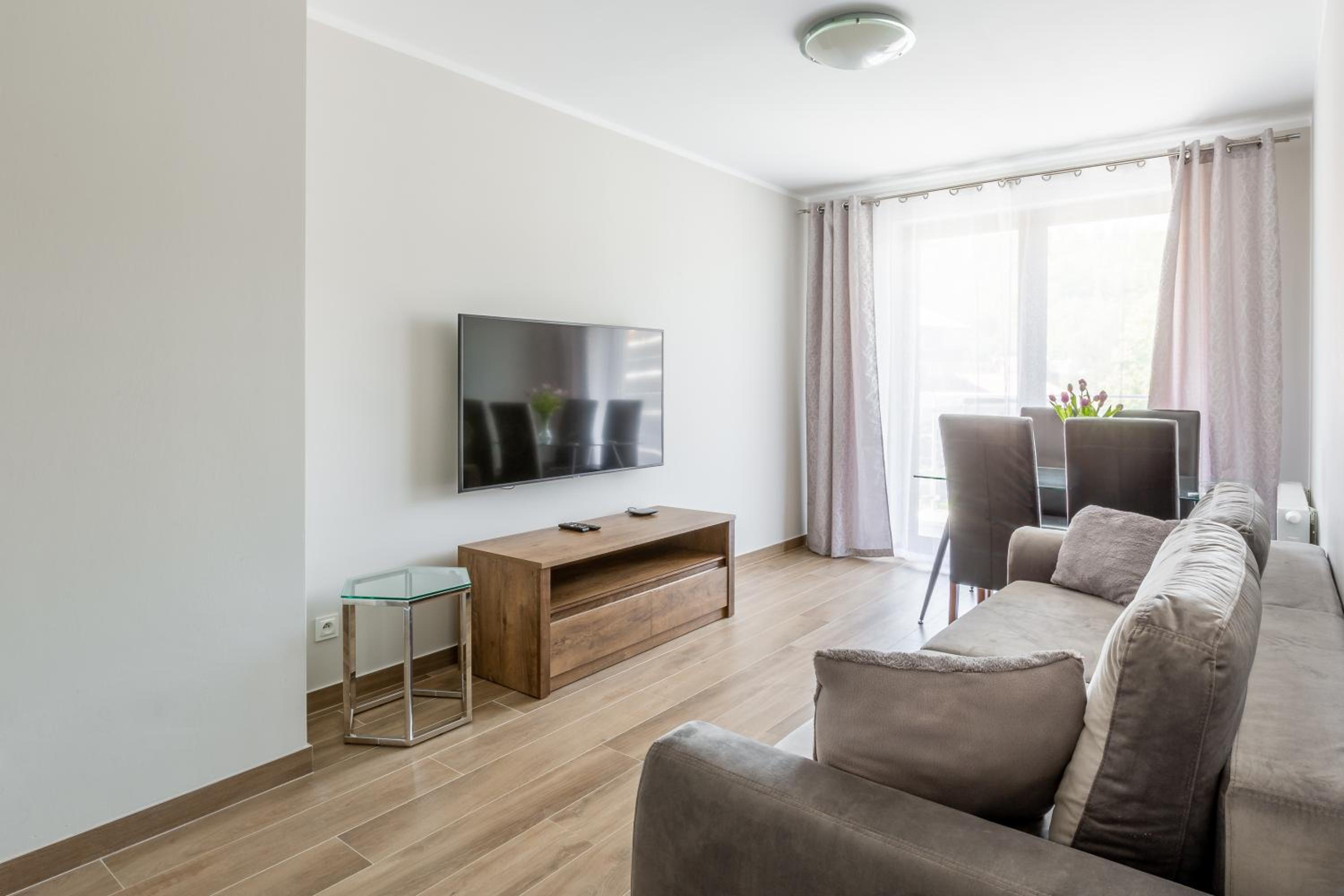 Apartment with Mountain View - Photo 1