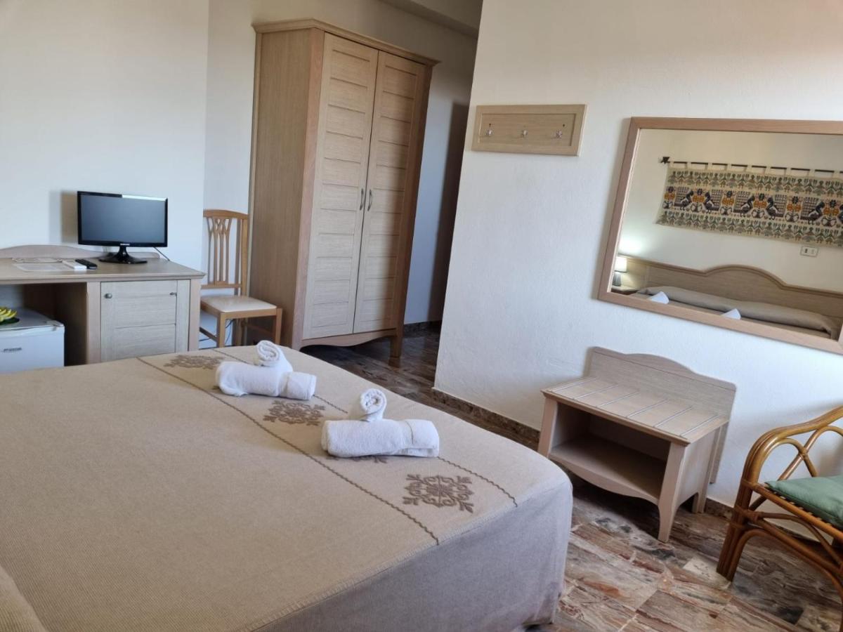 Double Room with Balcony and Sea View - Photo 2