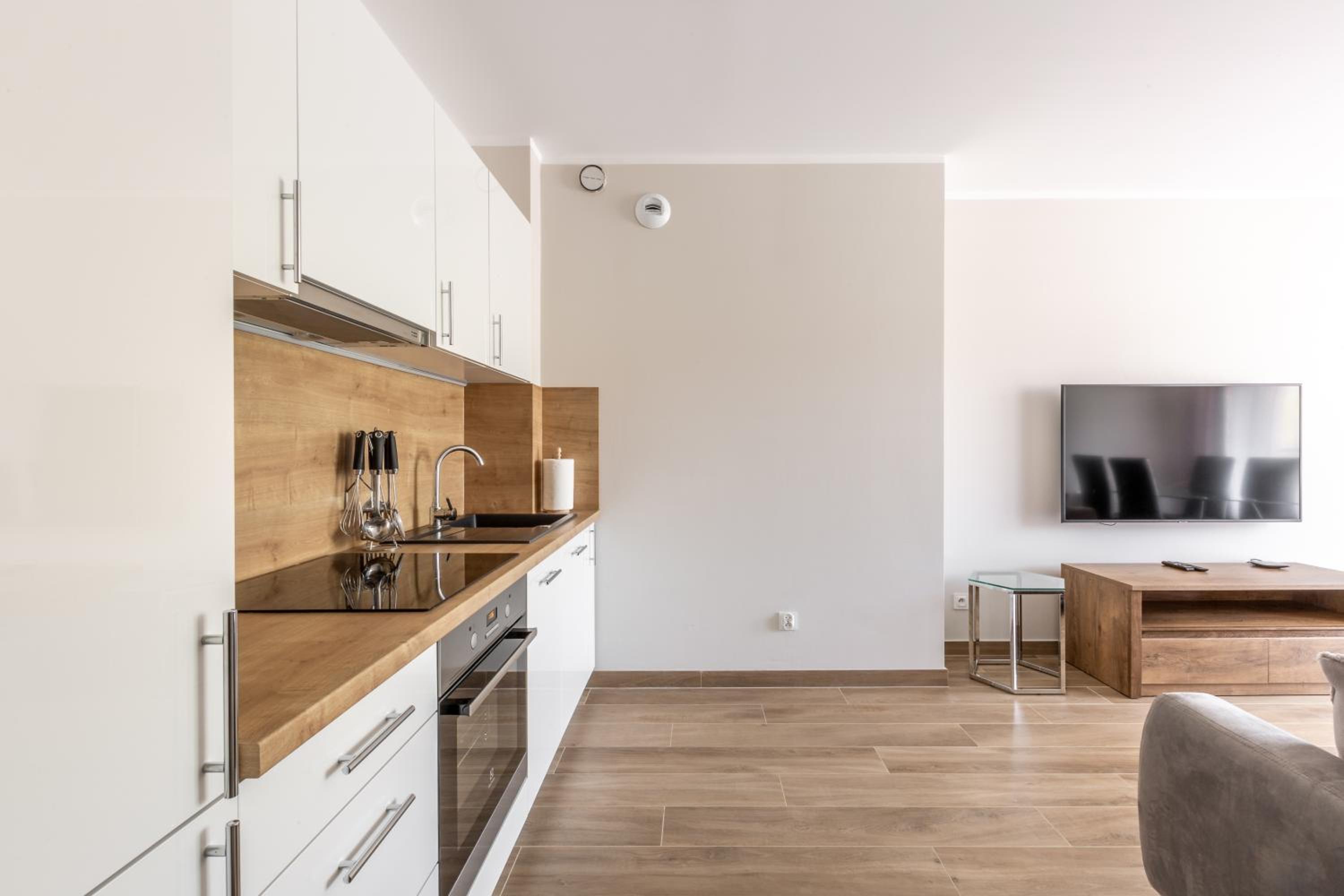 Apartment with Mountain View - Photo 2