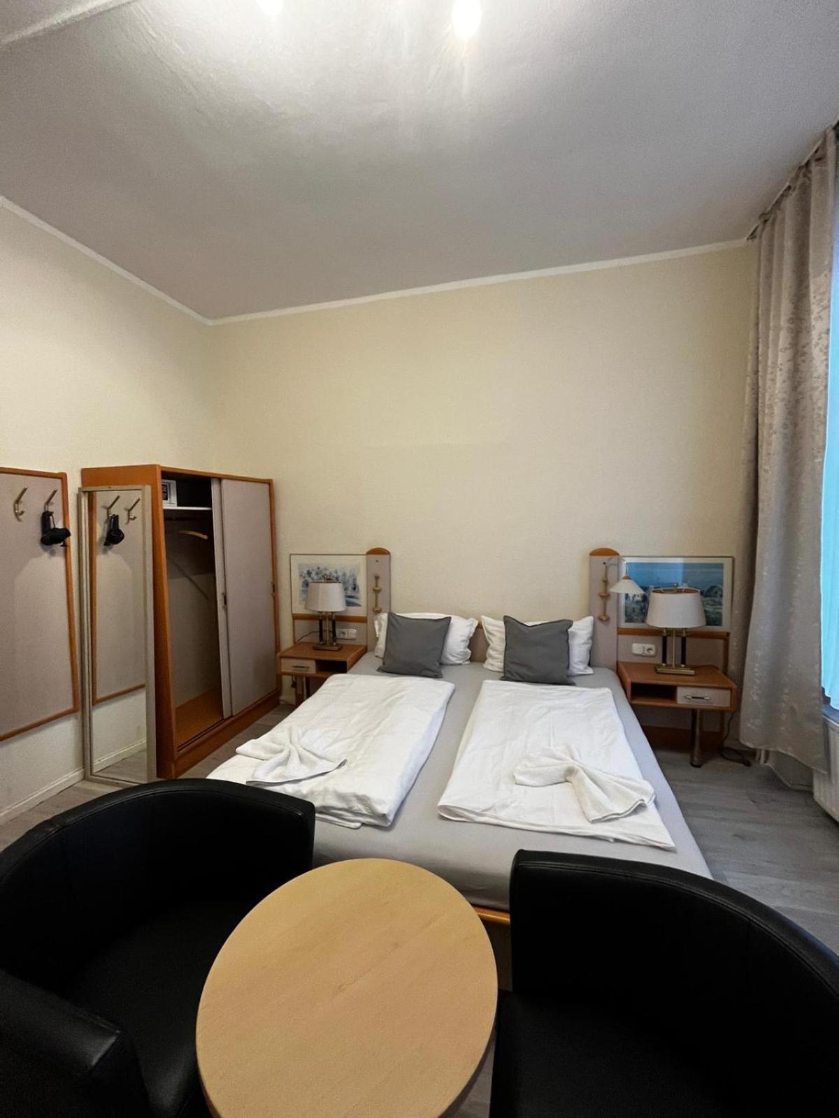 Triple Room with Shared Bathroom photo 2