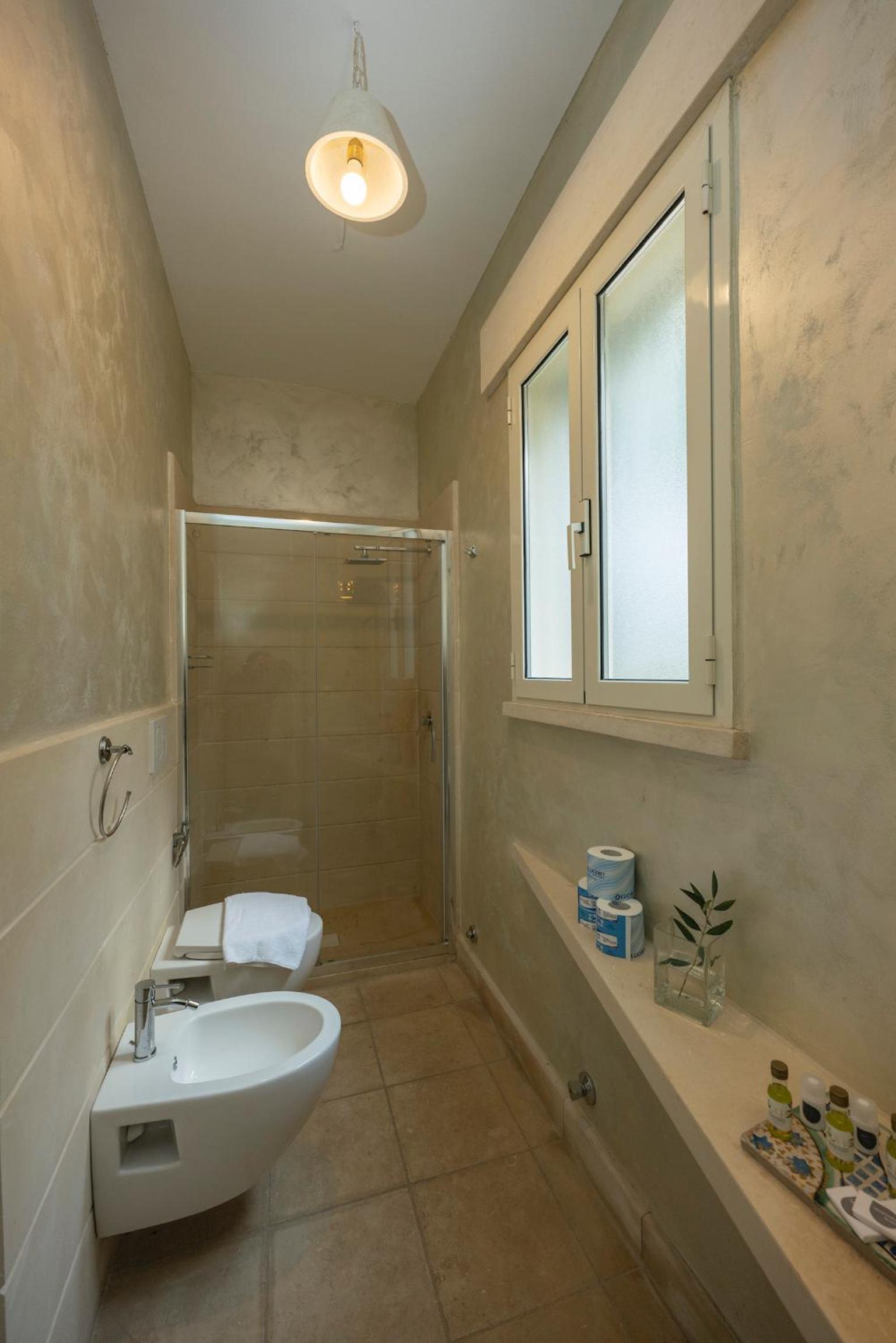 Double Room - Photo 9