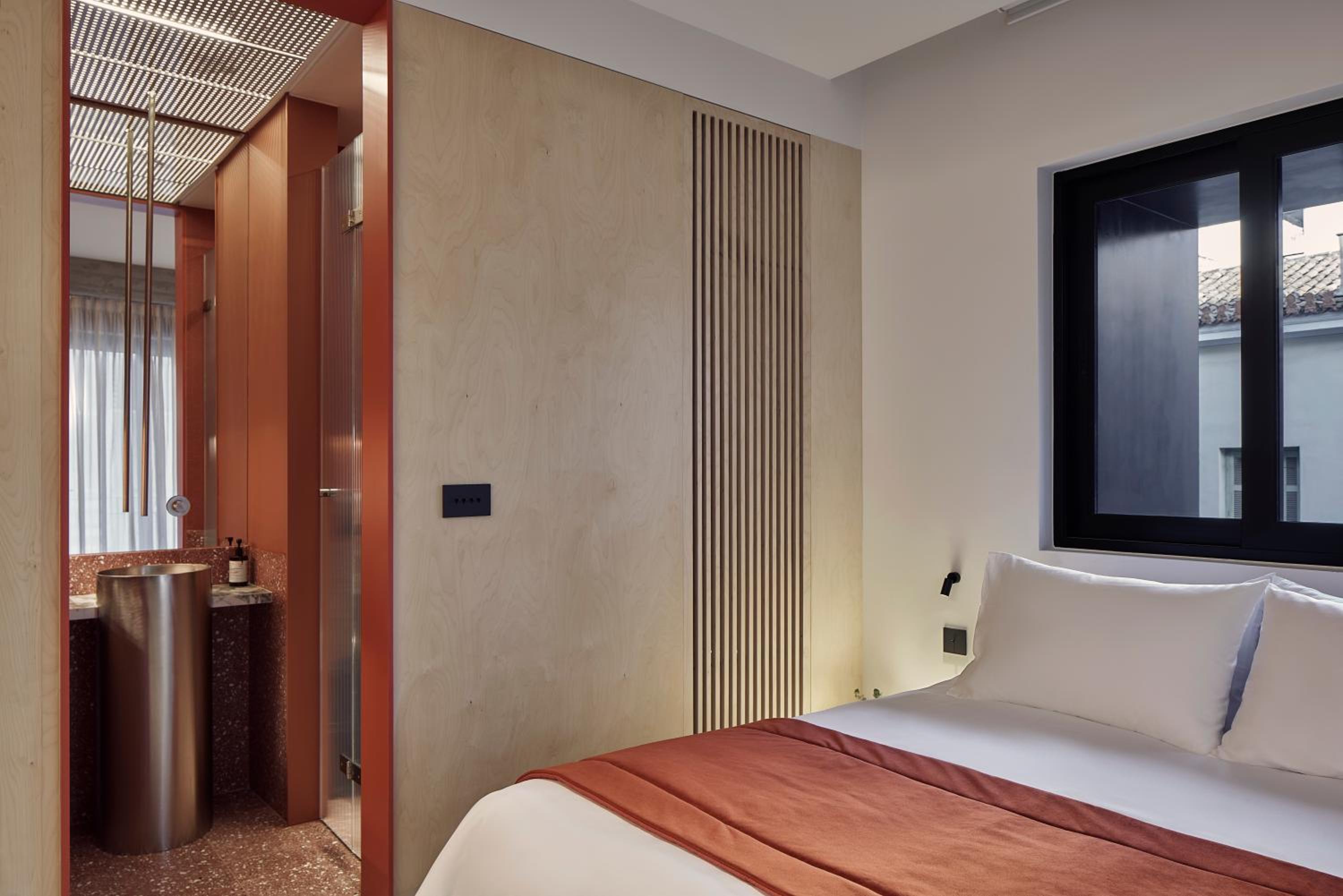 Deluxe Double Room with Balcony photo 2
