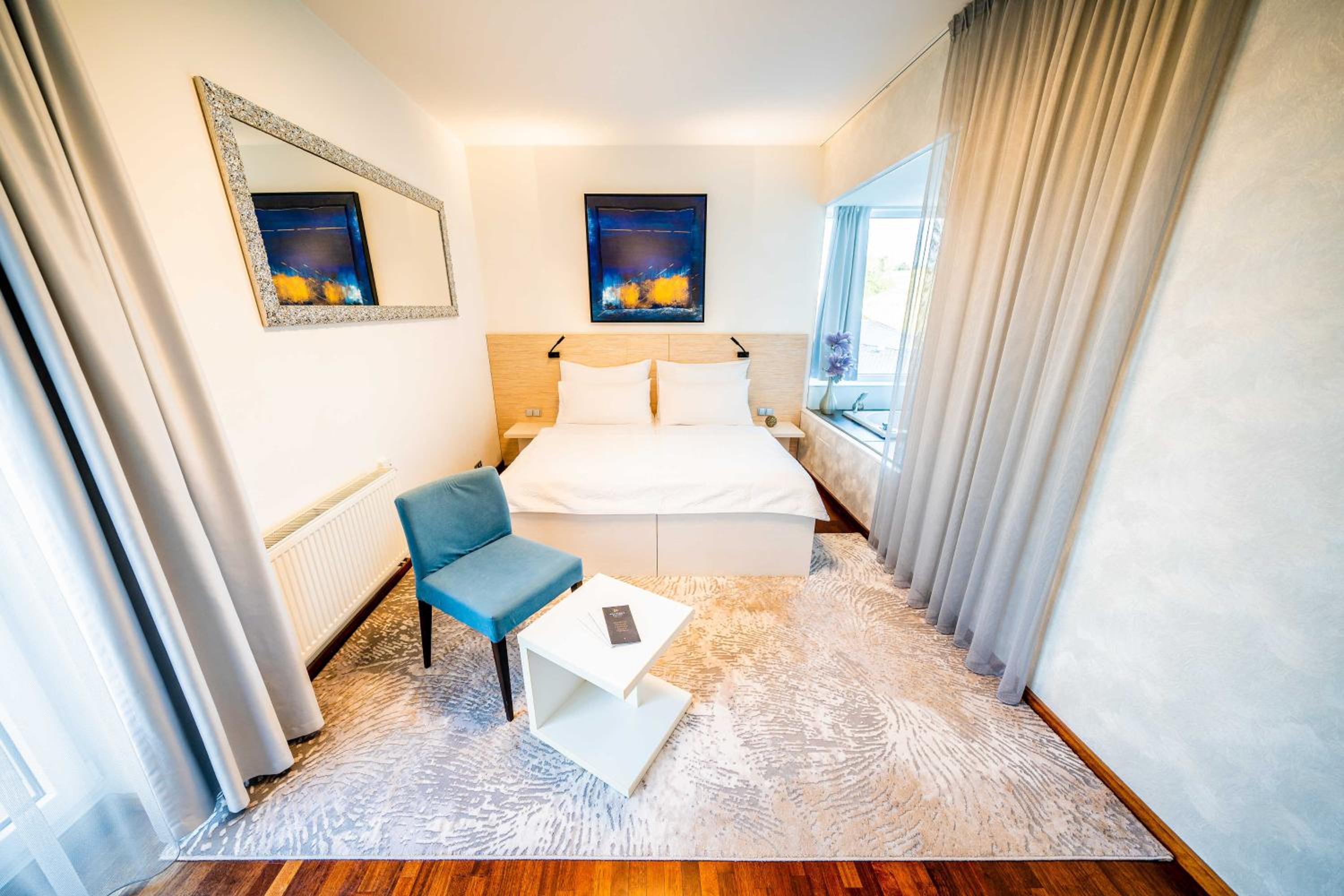 Deluxe Double Room with Bath photo 1