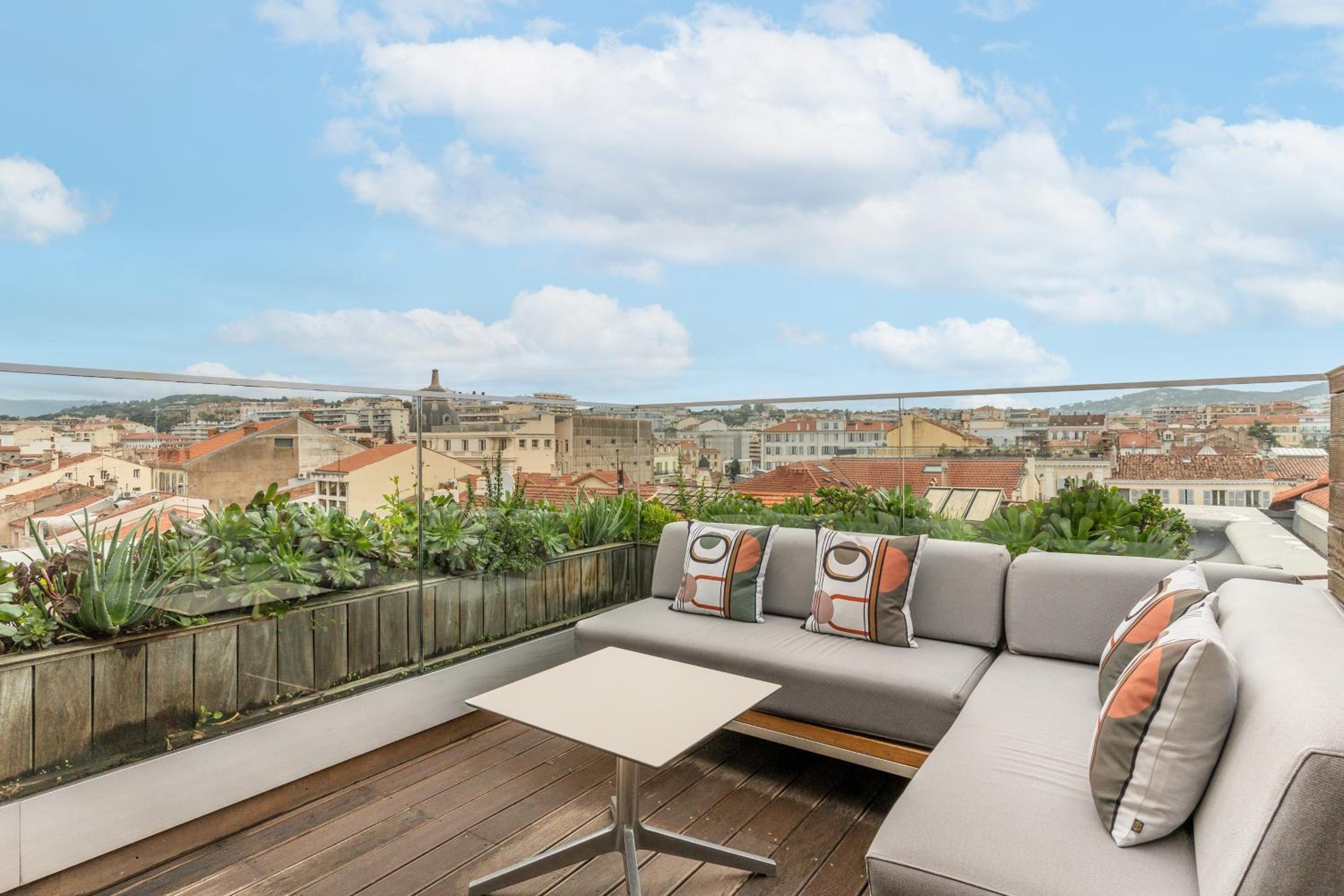 Panaromic Terrace Suite - Photo 3