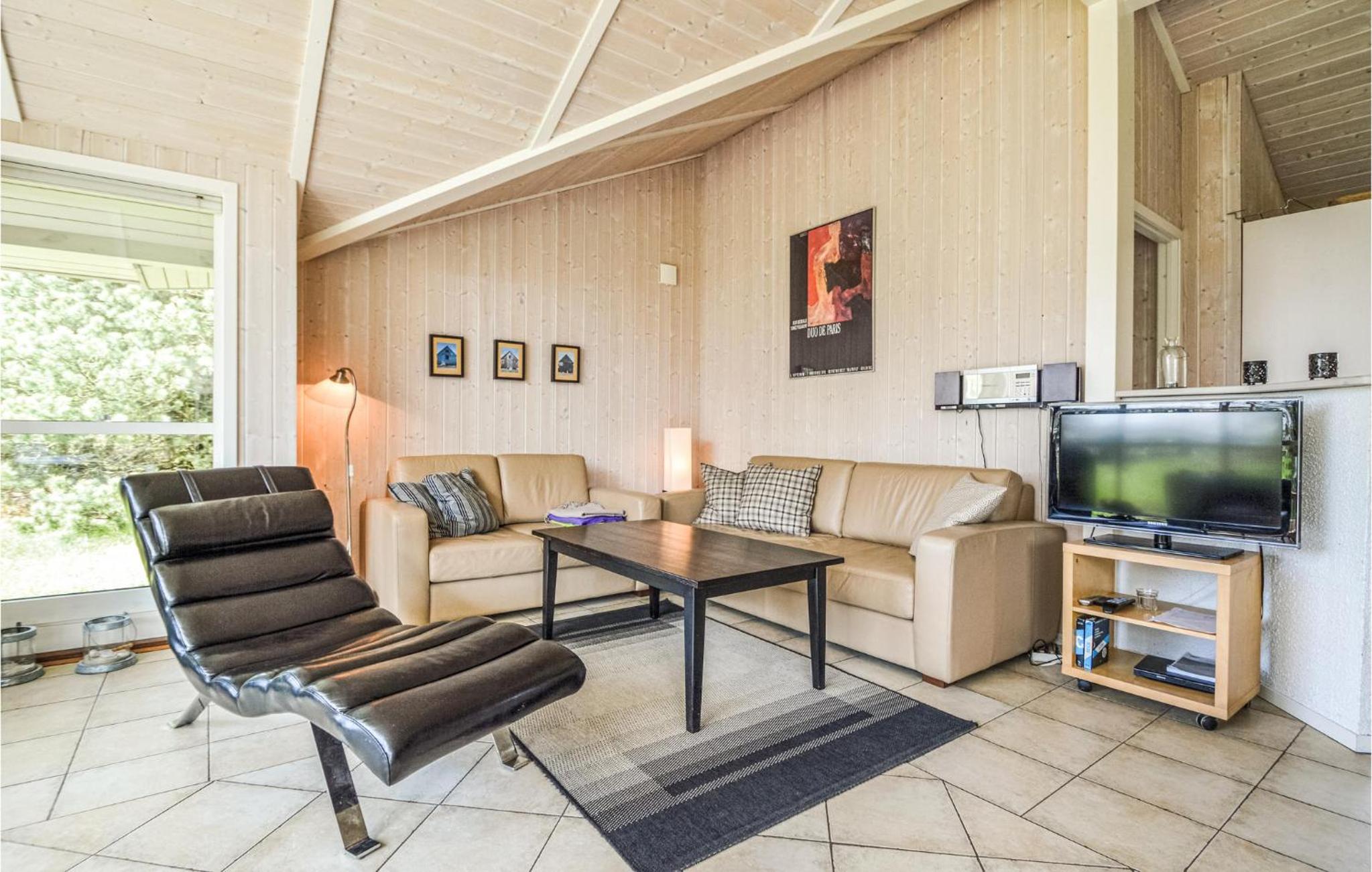 Three-Bedroom Vacation Home  photo 1
