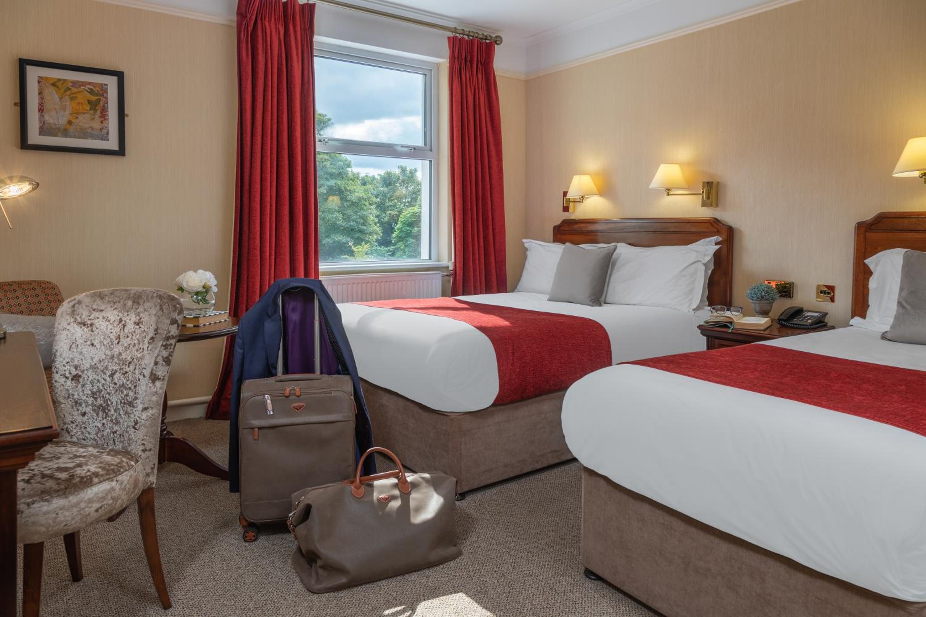 Double & single bedded room  - Photo 1