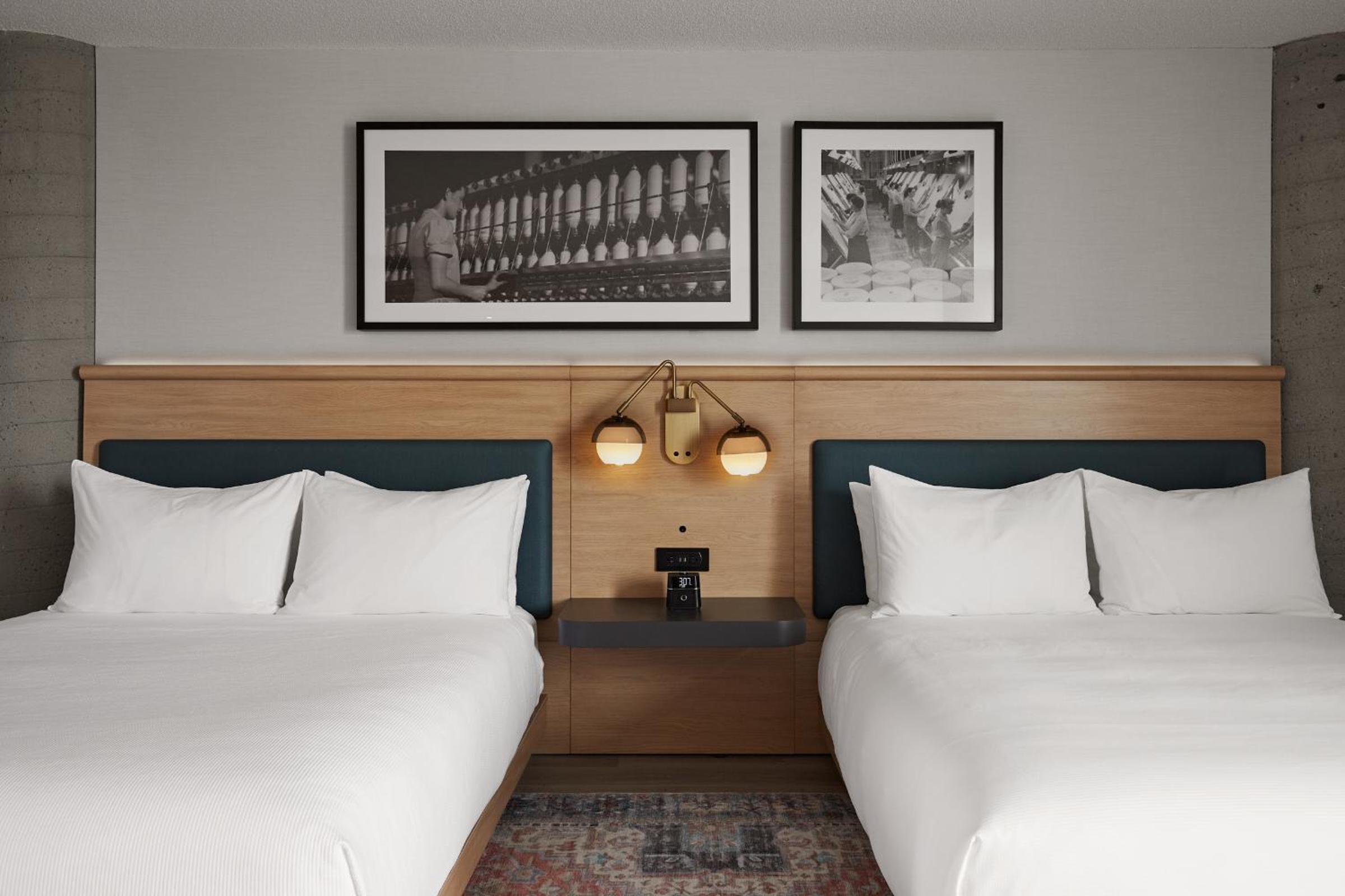 Queen Room with Two Queen Beds - Disability Access photo 2