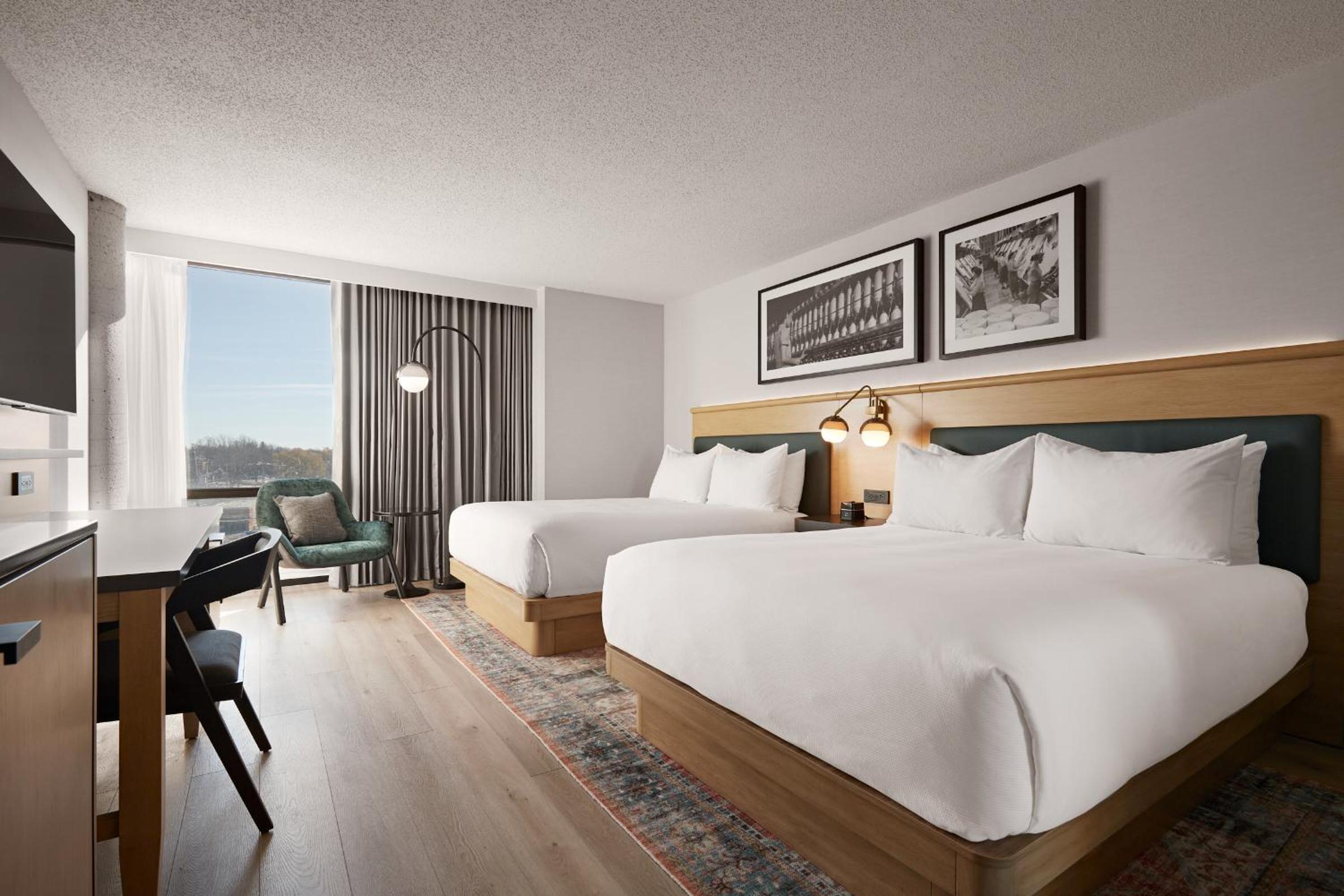 Standard Room with Two Queen Beds photo 1