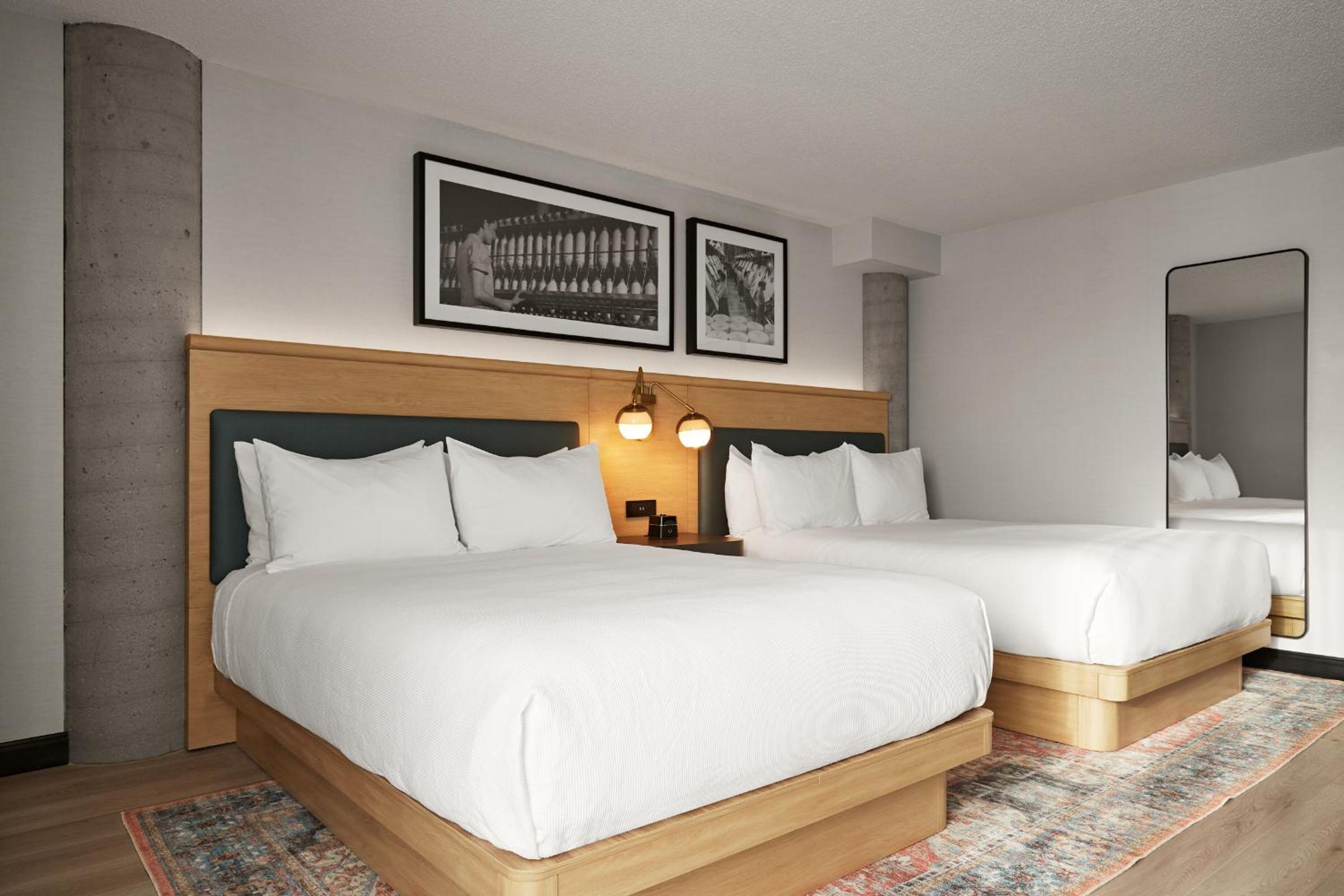 Standard Room with Two Queen Beds photo 3