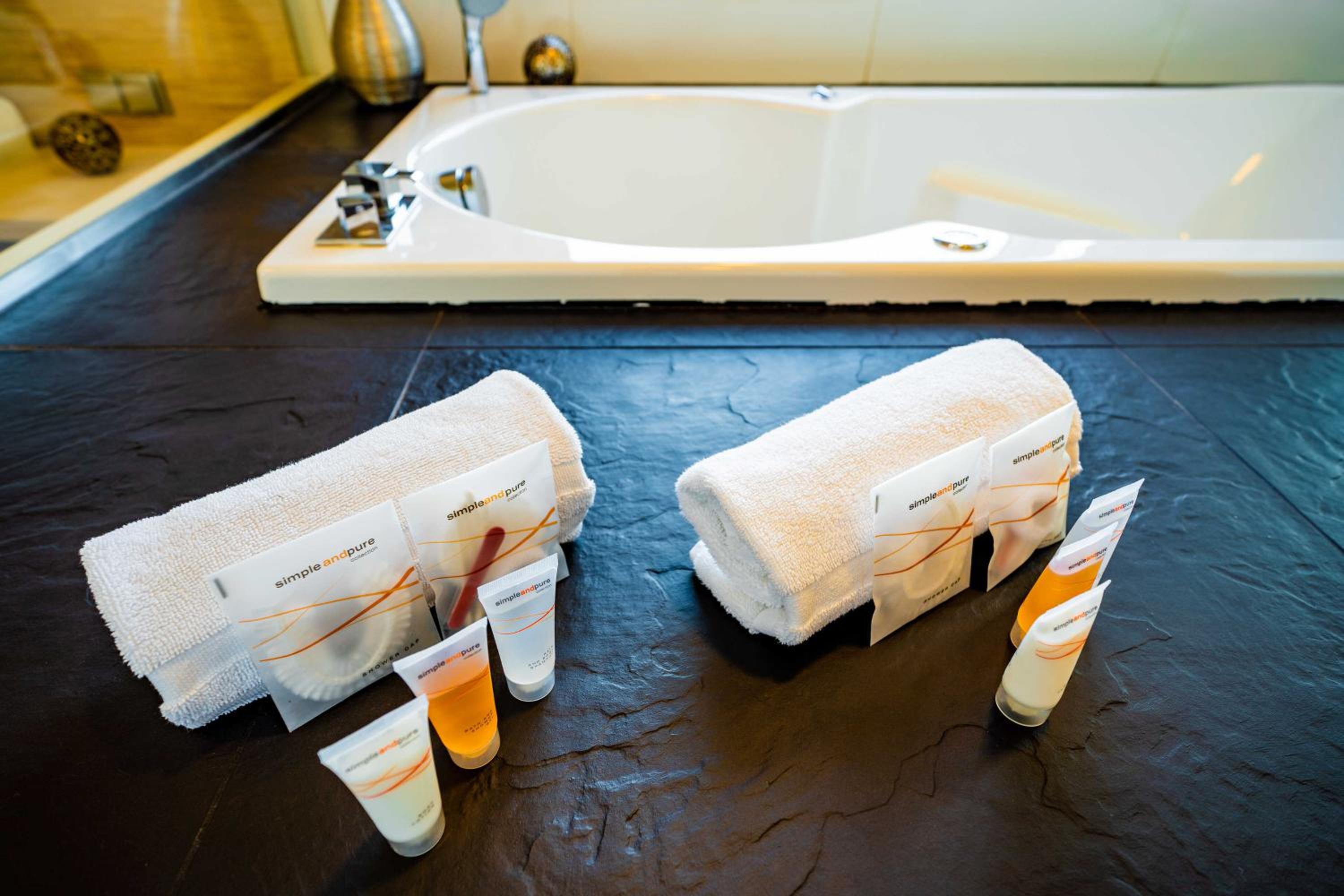Deluxe Double Room with Bath photo 2