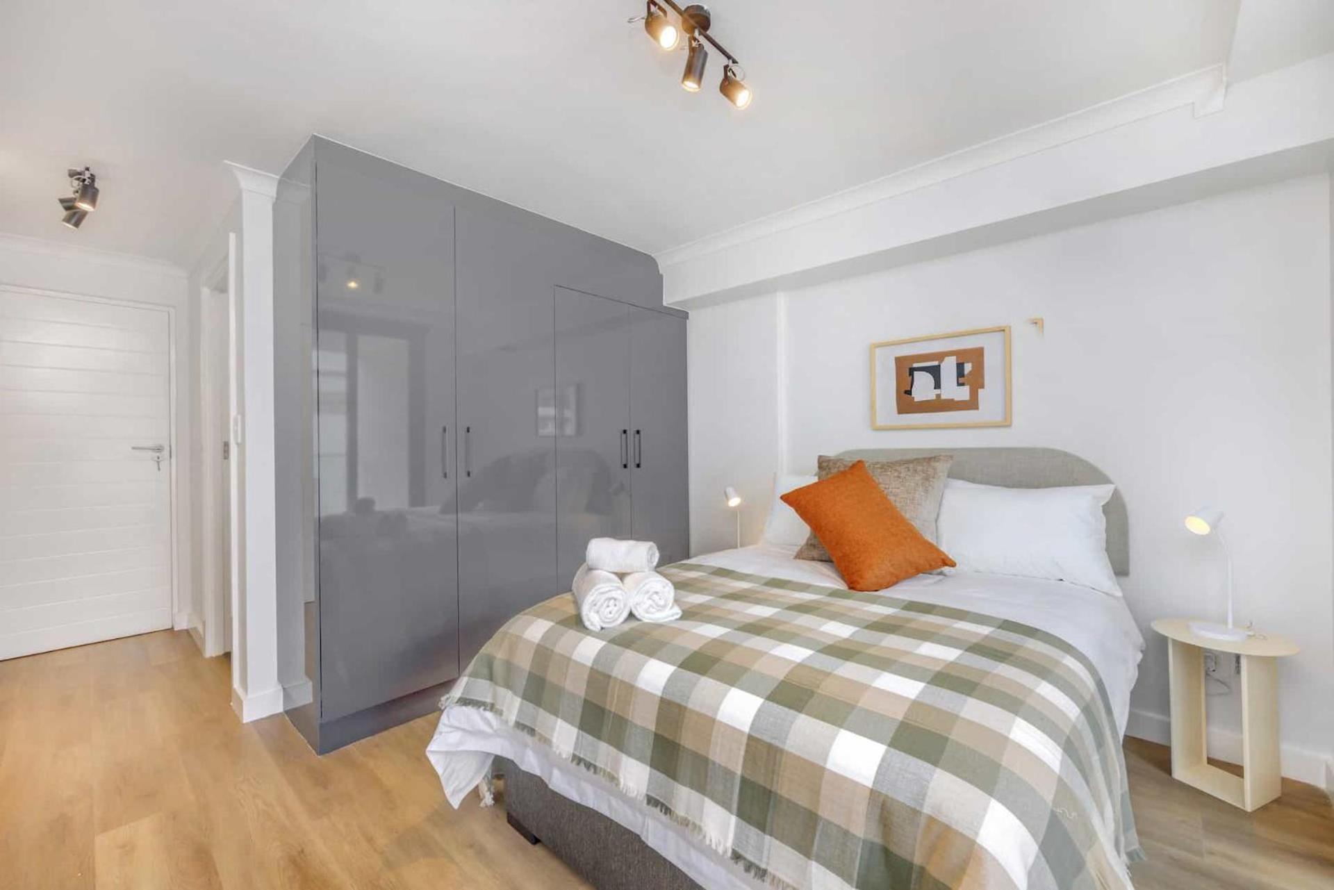 Two-Bedroom Apartment - Photo 5