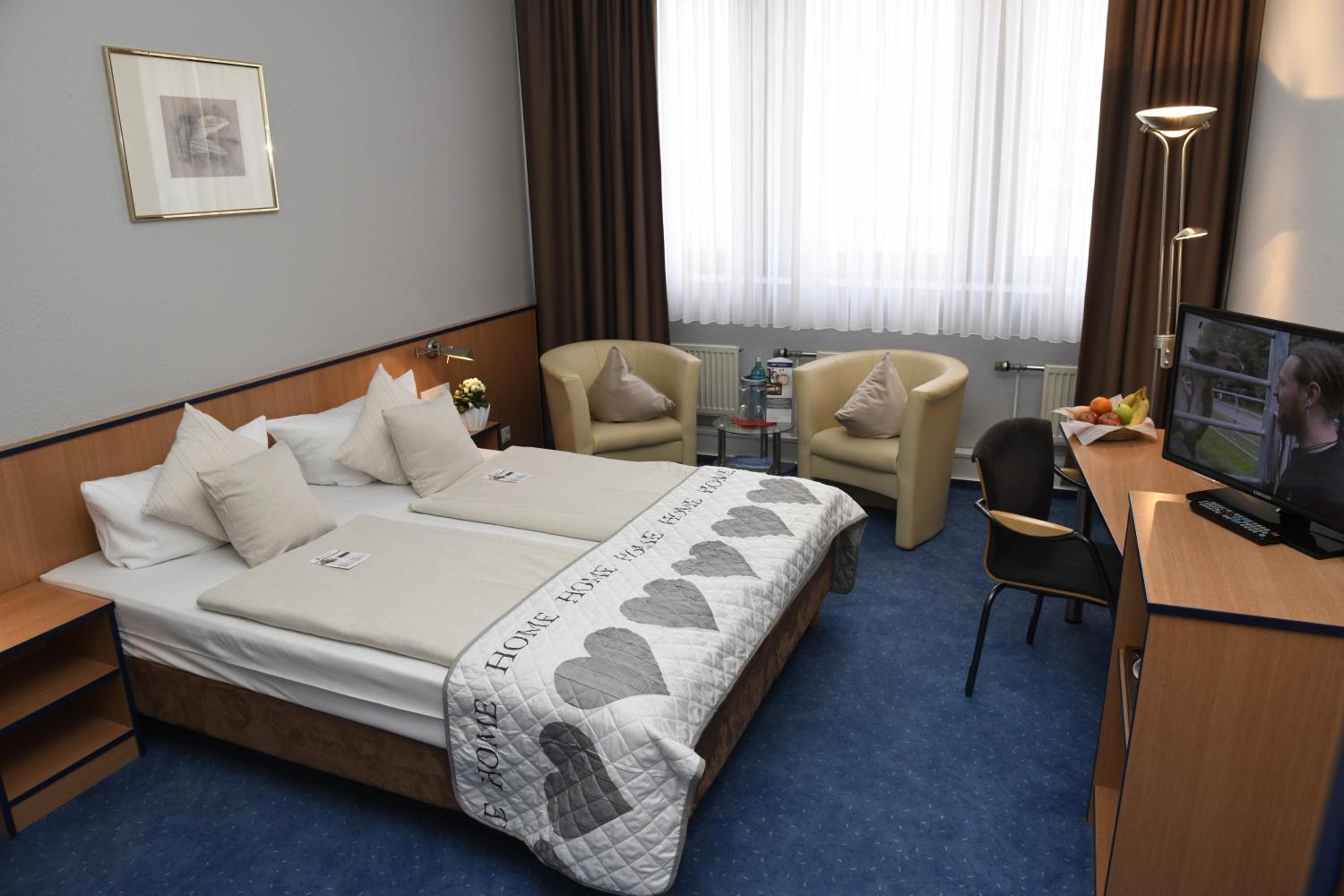 Standard Queen Room