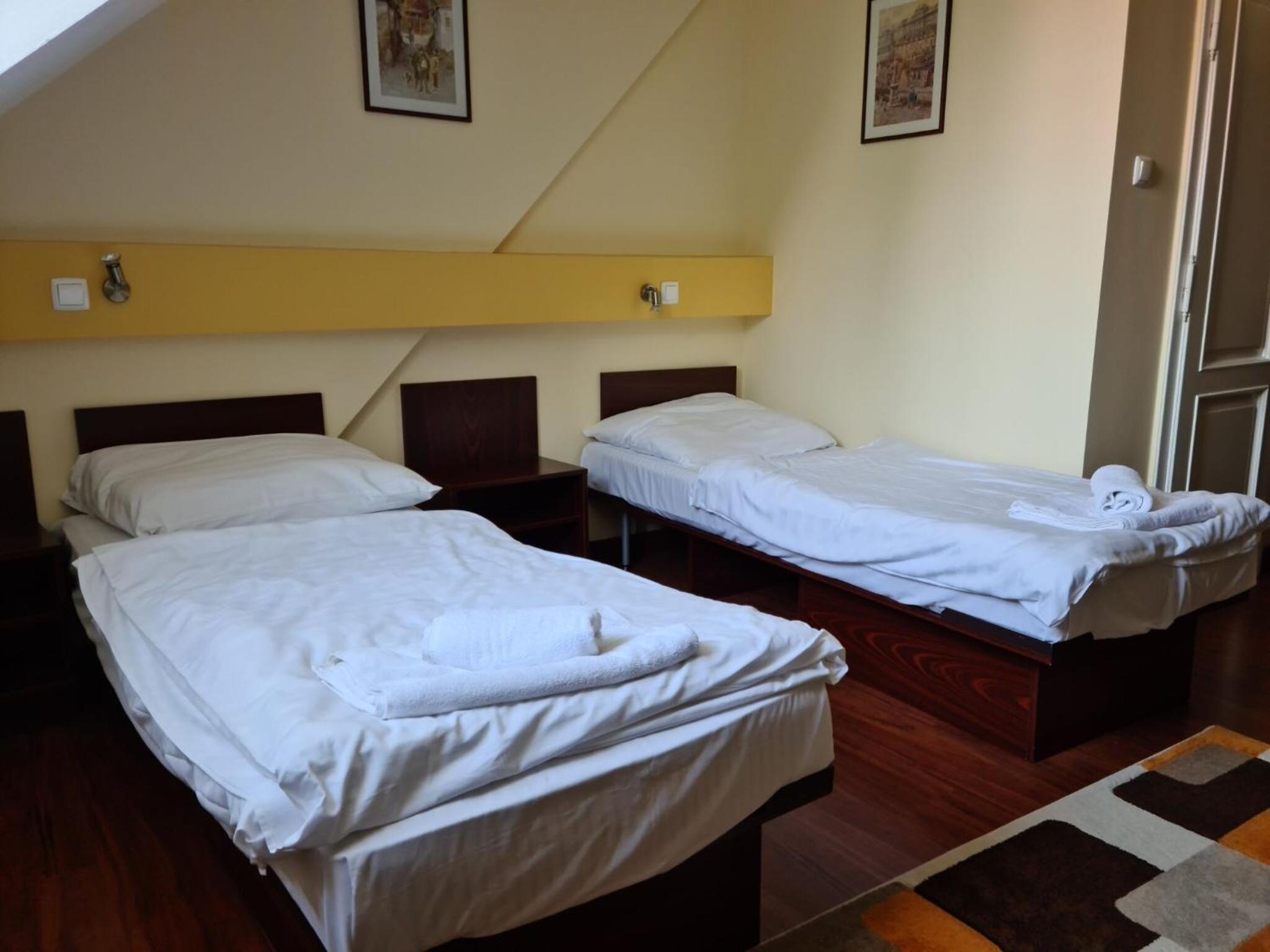 Standard Double or Twin Room - Photo 3