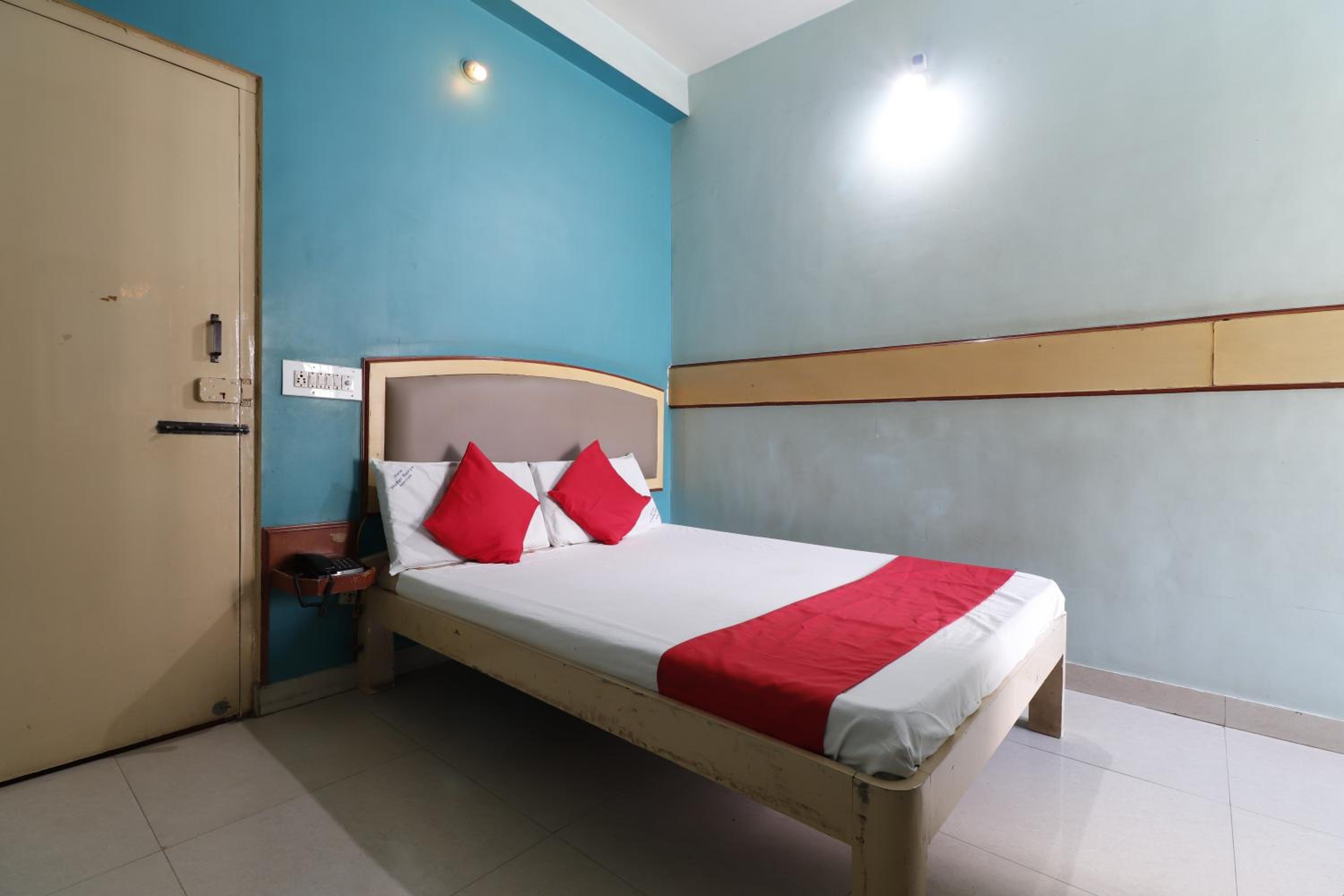 Single Room With Bathroom