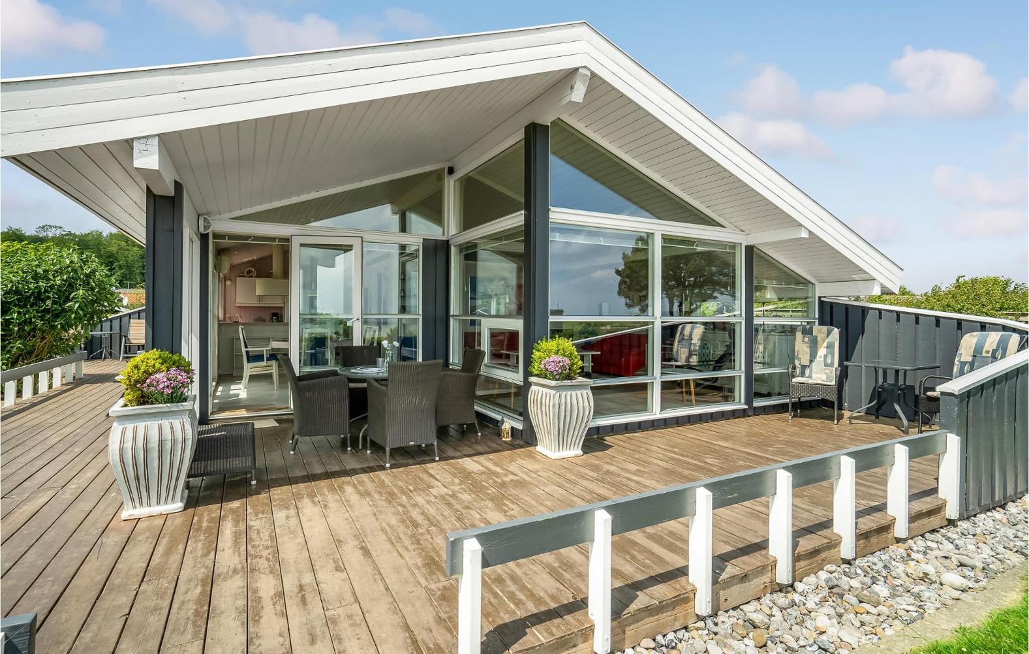 Two-Bedroom Holiday Home photo 2