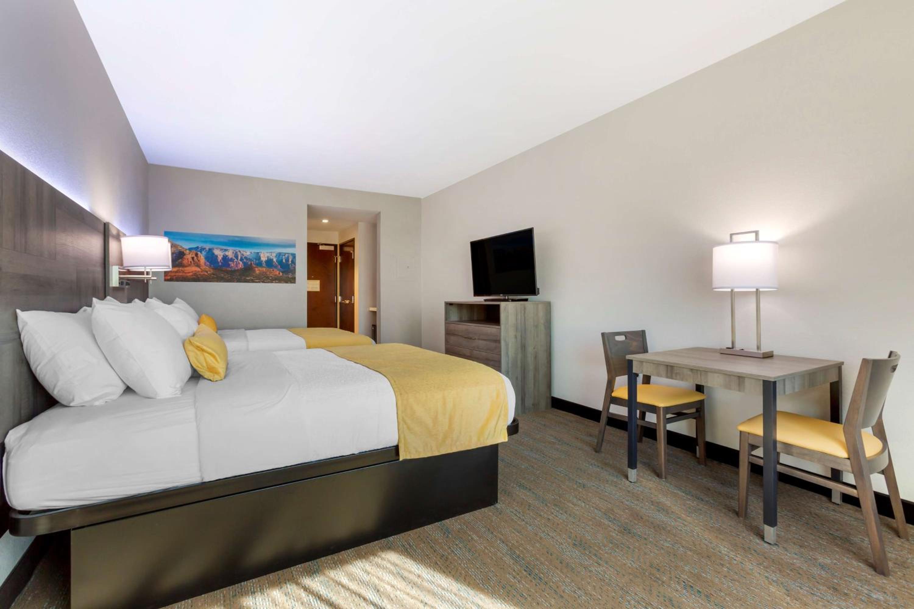 Queen Room with Two Queen Beds - Non-Smoking - Photo 1