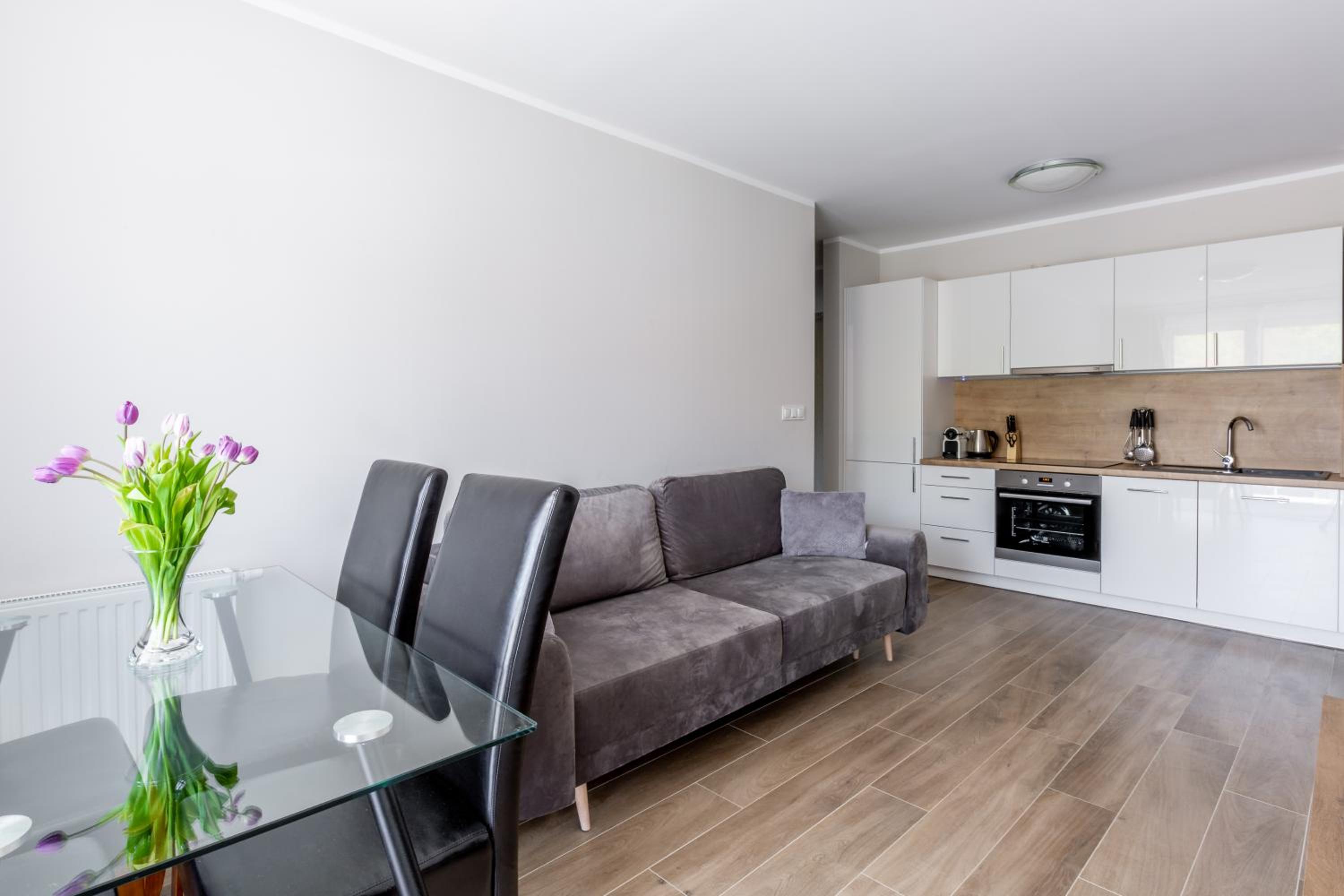 Apartment with Mountain View - Photo 3
