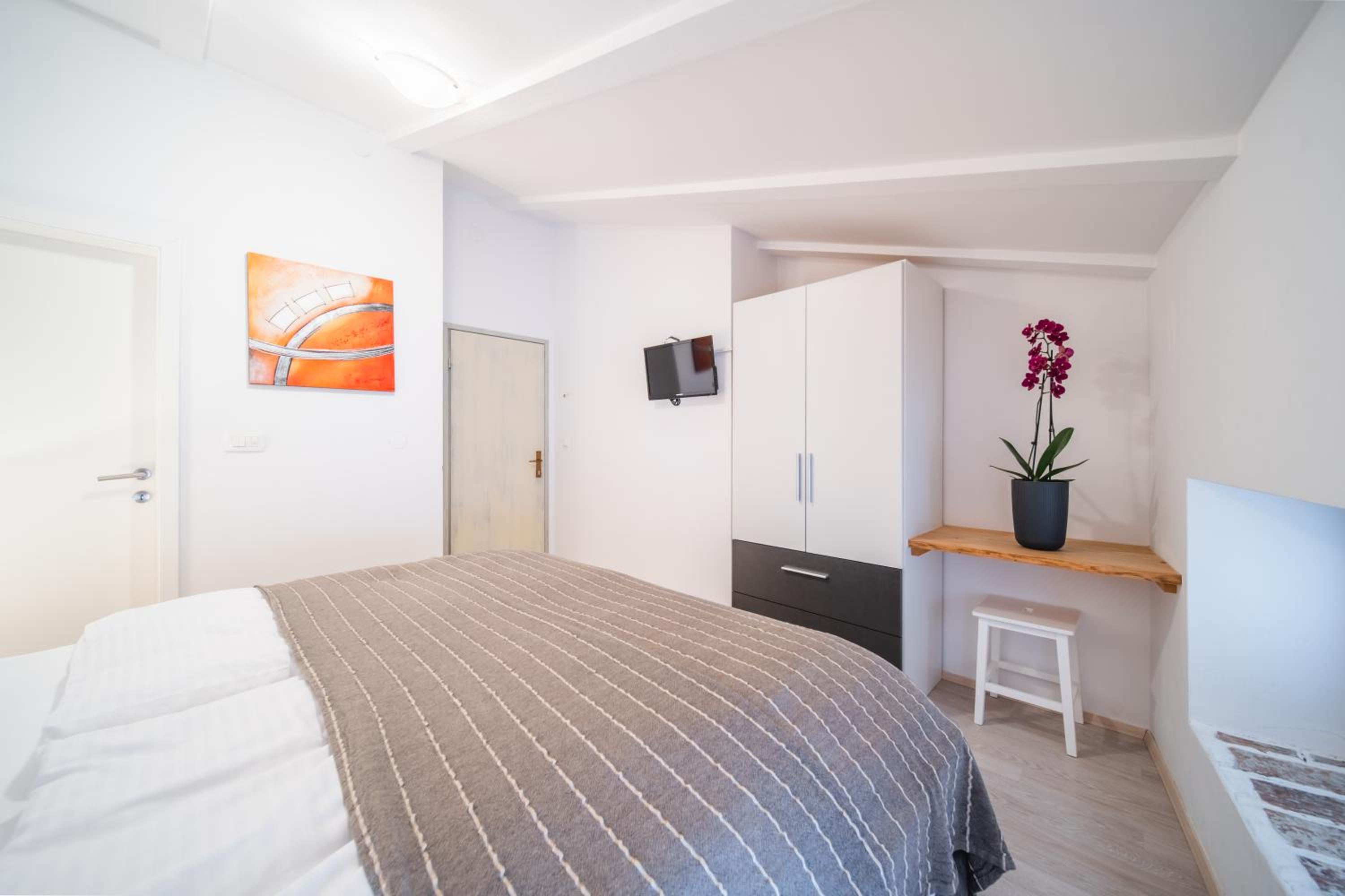 Double or Twin Room - Top Floor photo 1