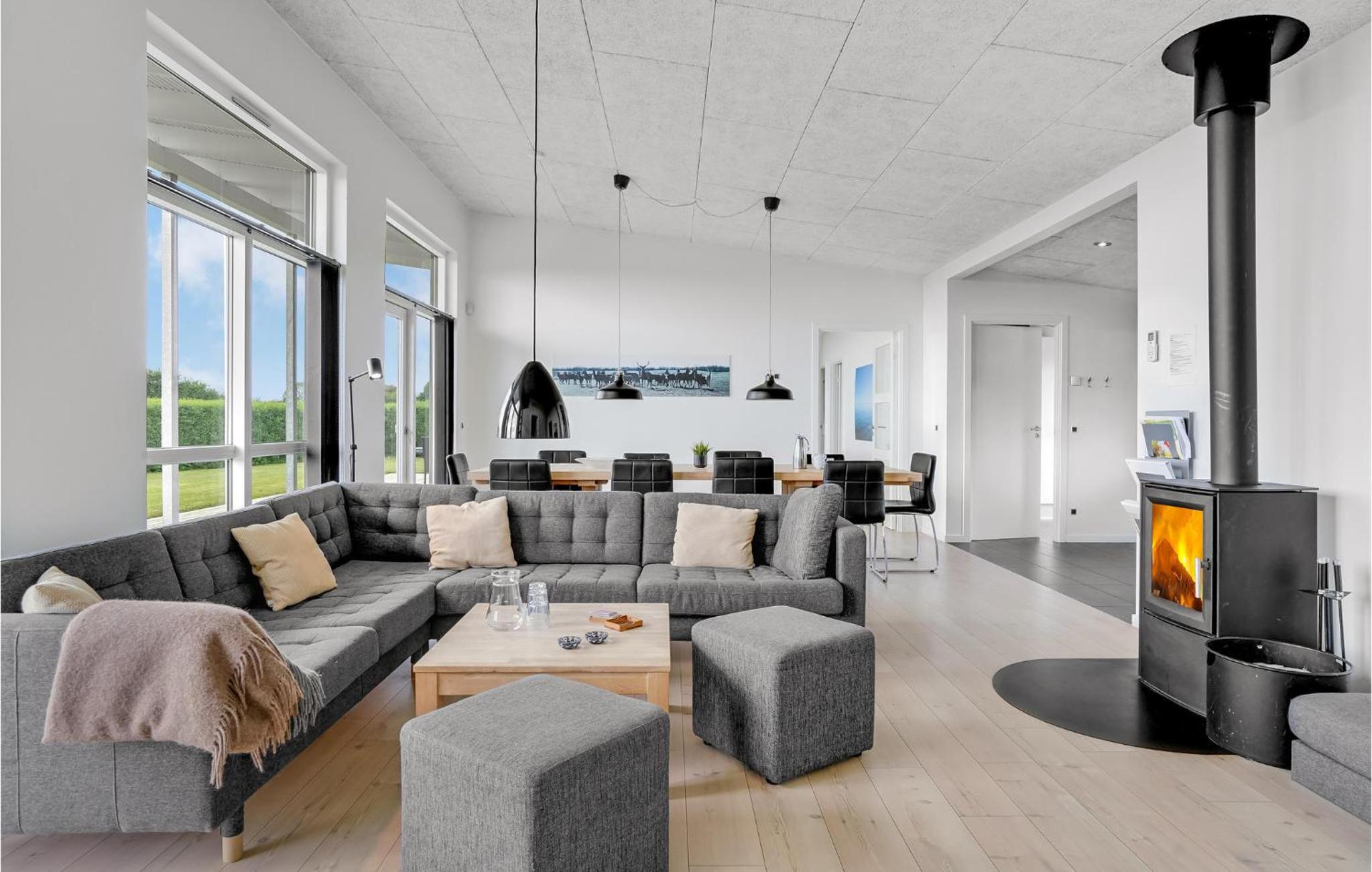 Four-Bedroom Vacation Home photo 1