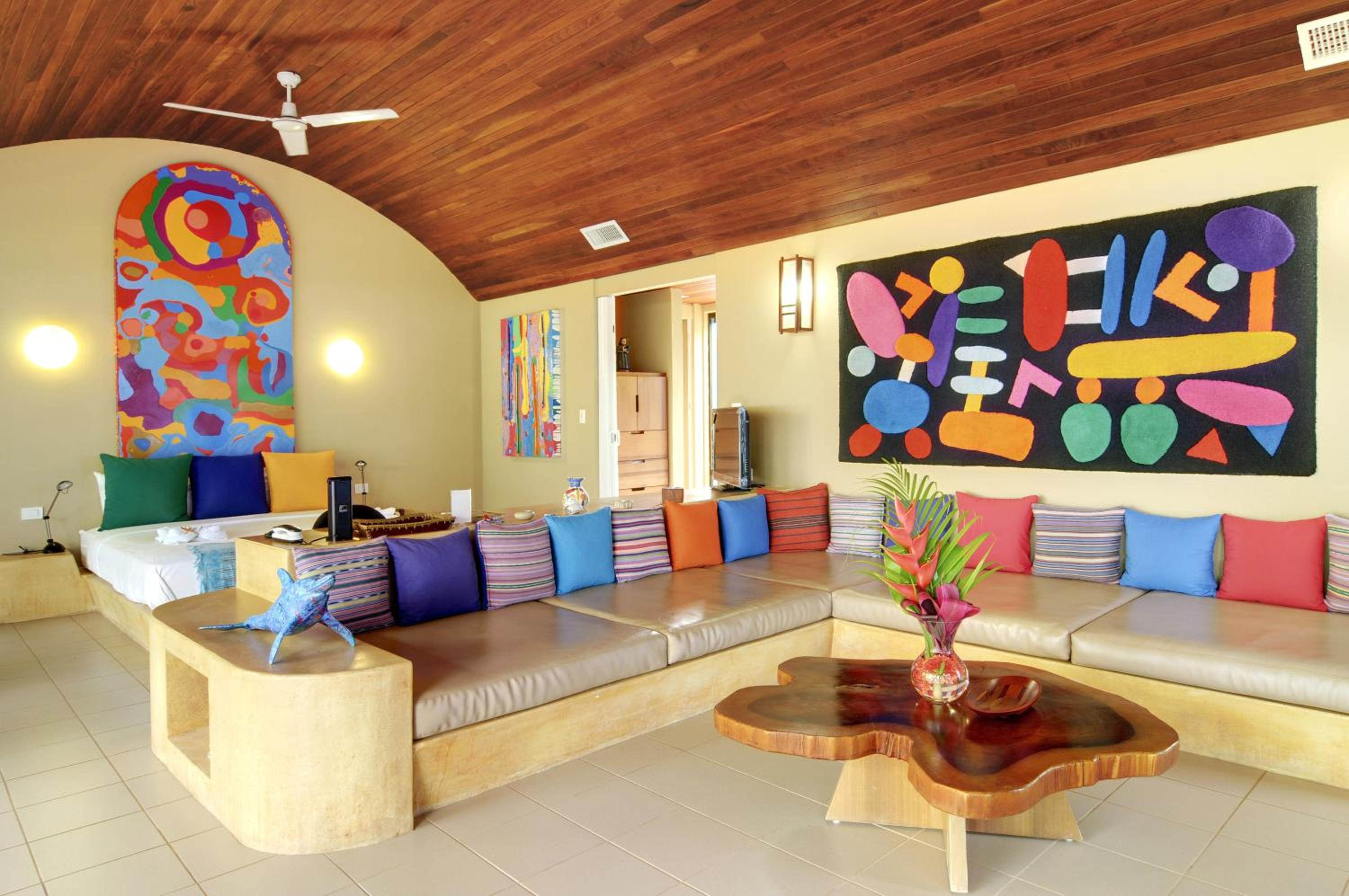 Deluxe Beachfront Villa - Photo 6