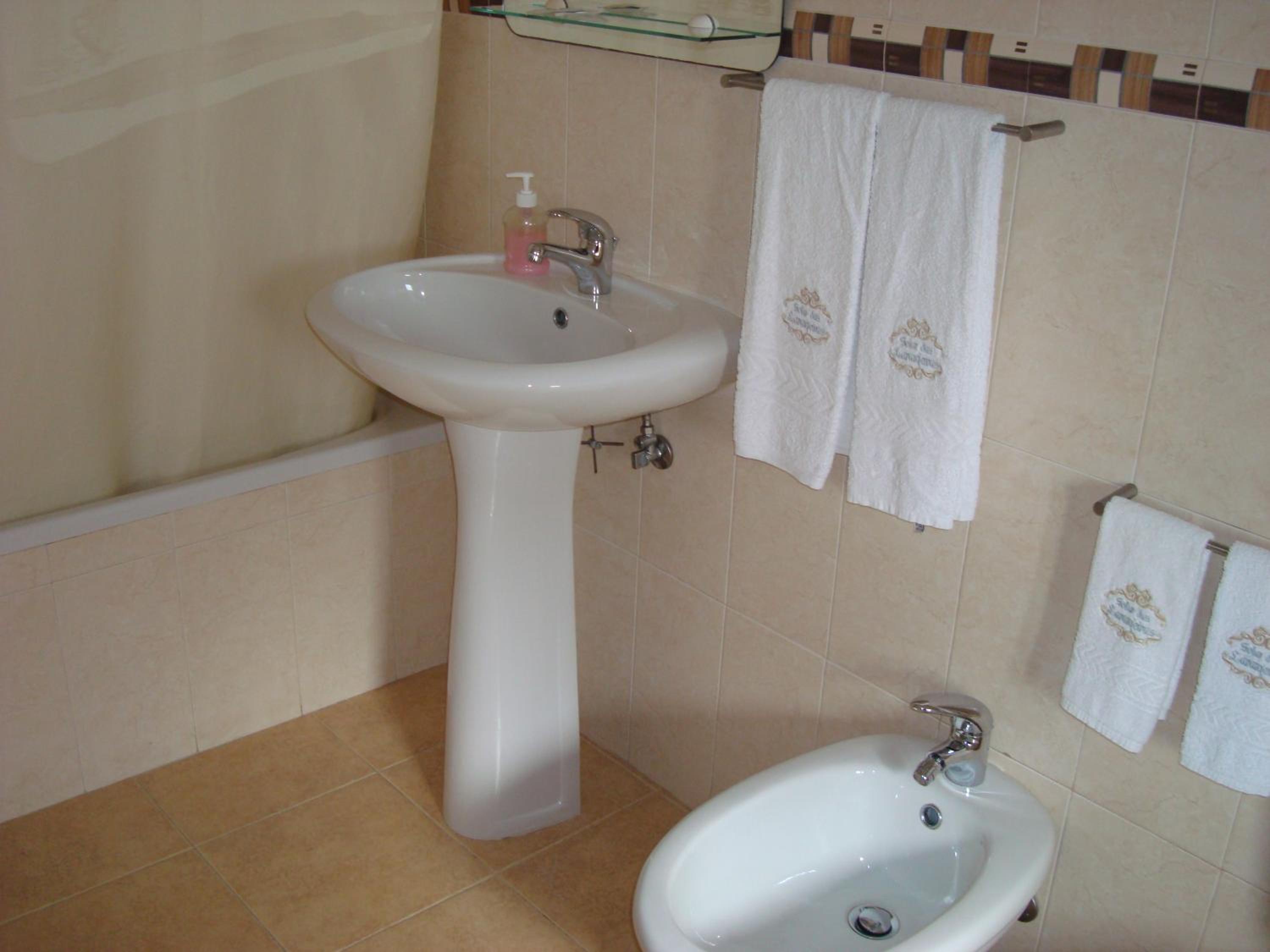 Standard Double Room - Photo 3