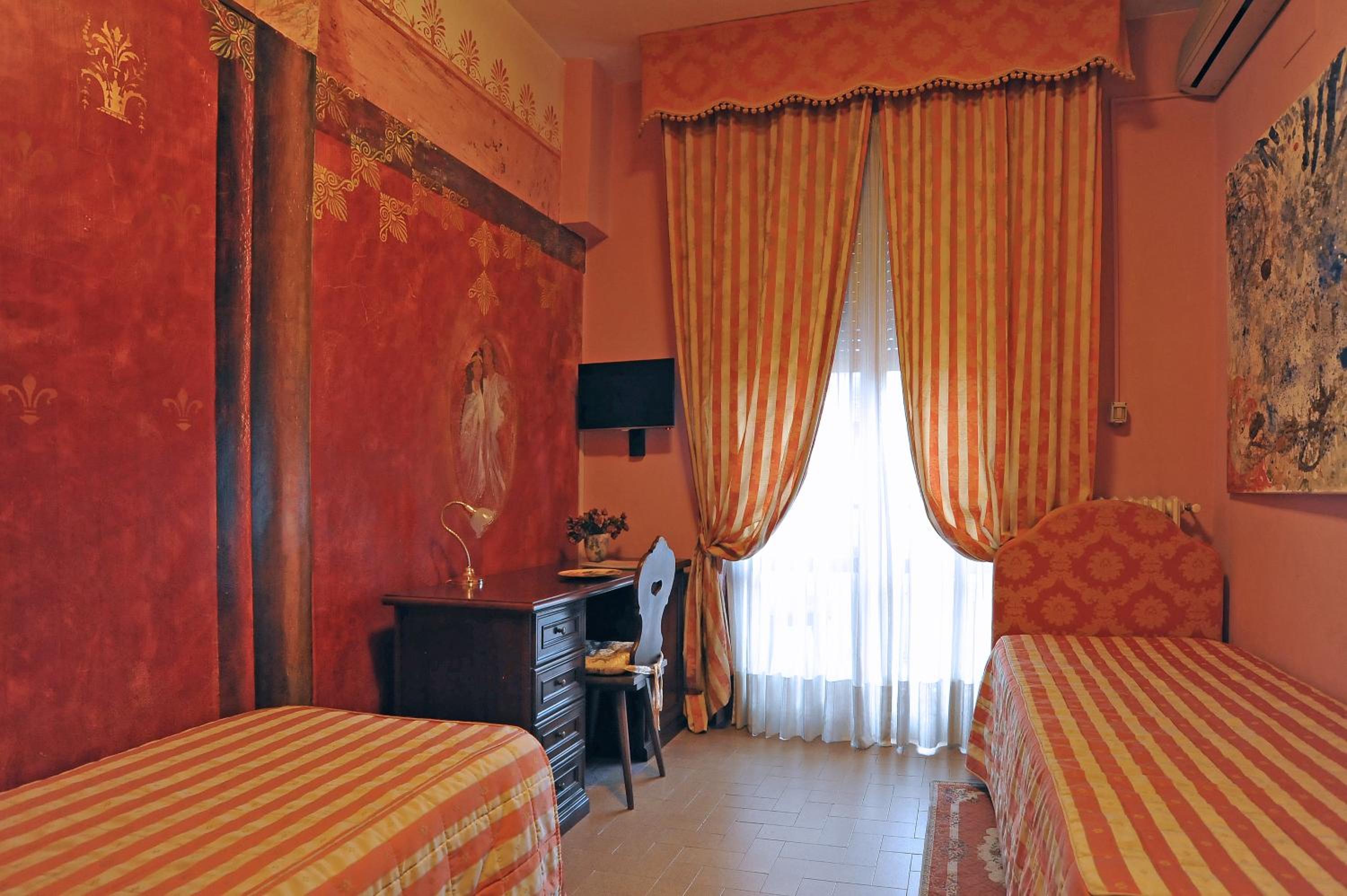 Twin Room with Private External Bathroom photo 3