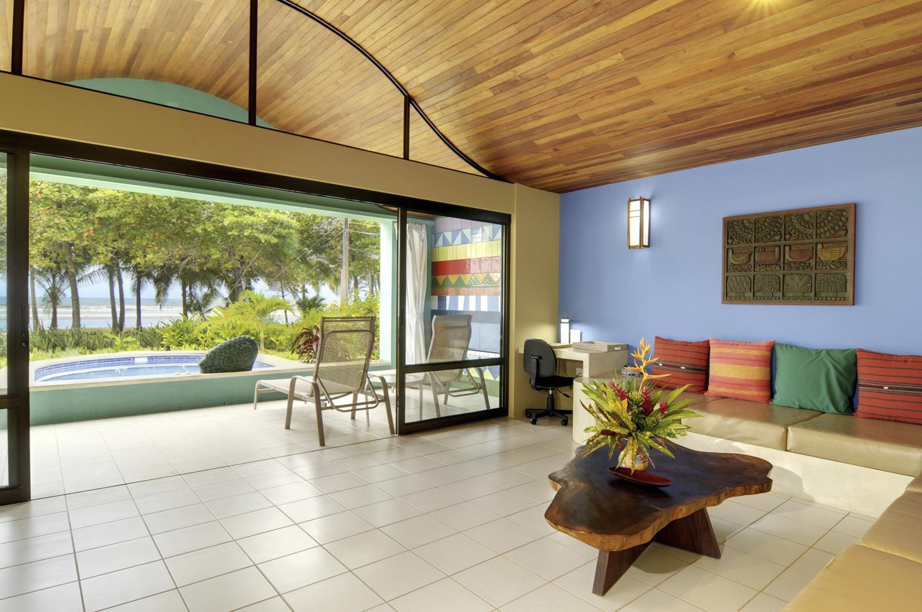 Deluxe Beachfront Villa - Photo 4