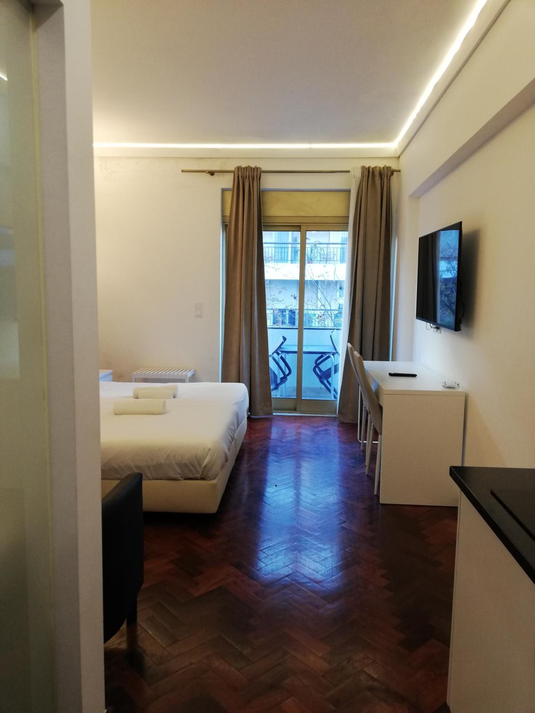 Queen Room with Balcony photo 1