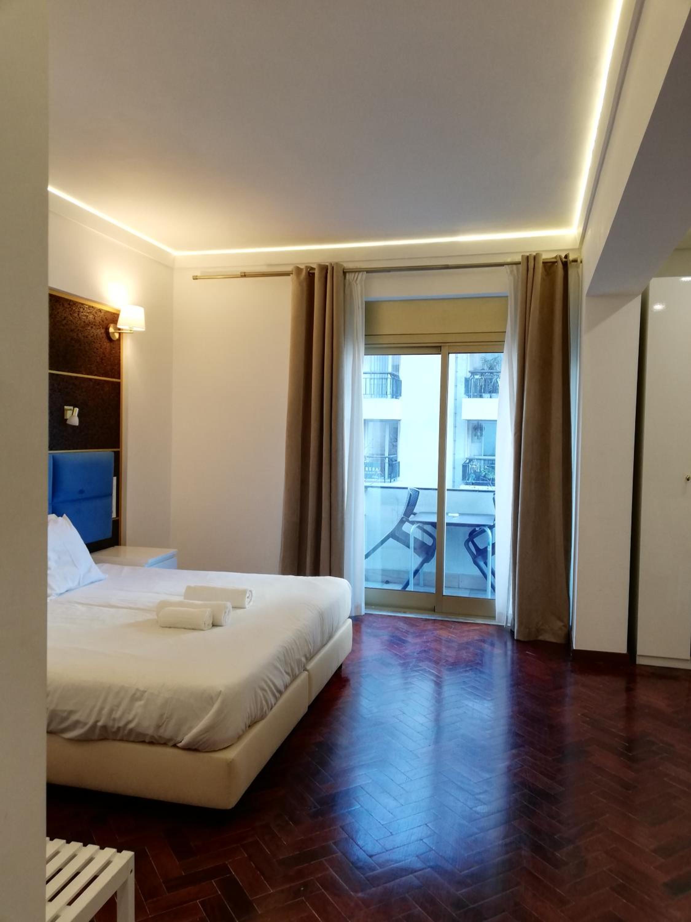 Queen Room with Balcony photo 1