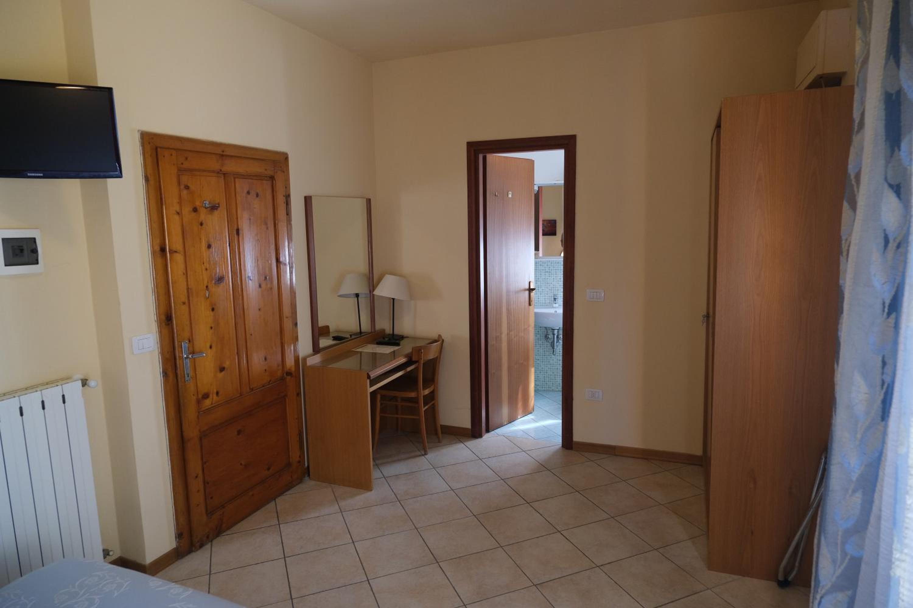 Classic Double or Twin Room photo 2