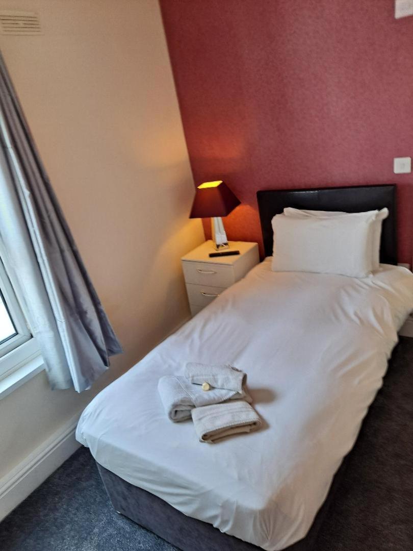 Single Room with Private Bathroom photo 1