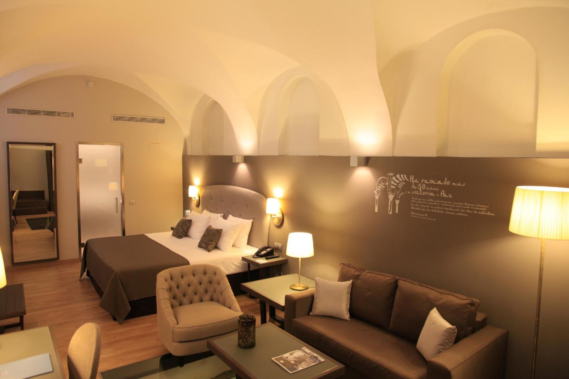 Premium Room - Photo 7
