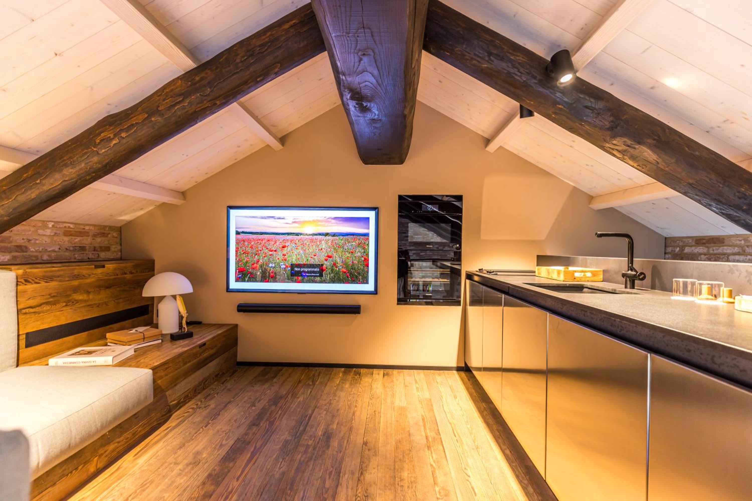 Deluxe Suite - Photo 2