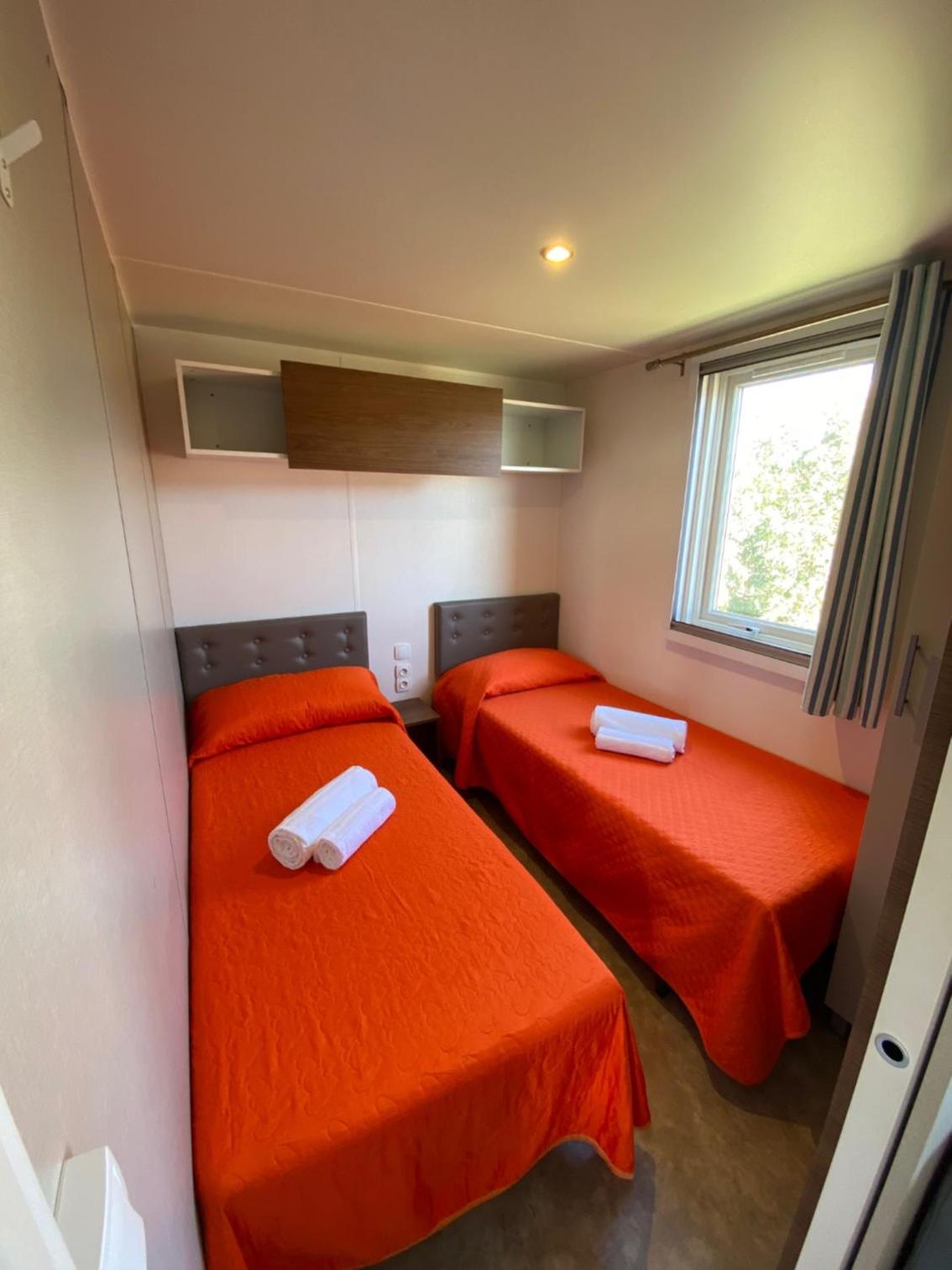 Mobile Home Deluxe 2 Bedrooms photo 3