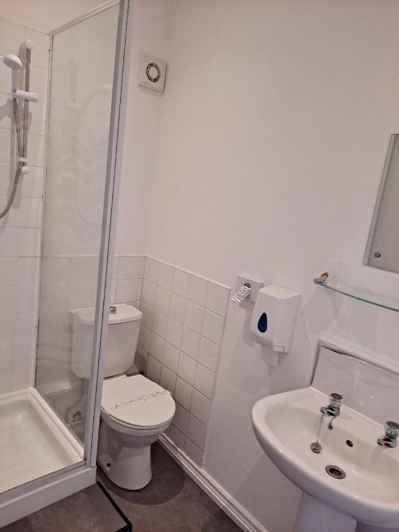 Single Room with Private Bathroom photo 2