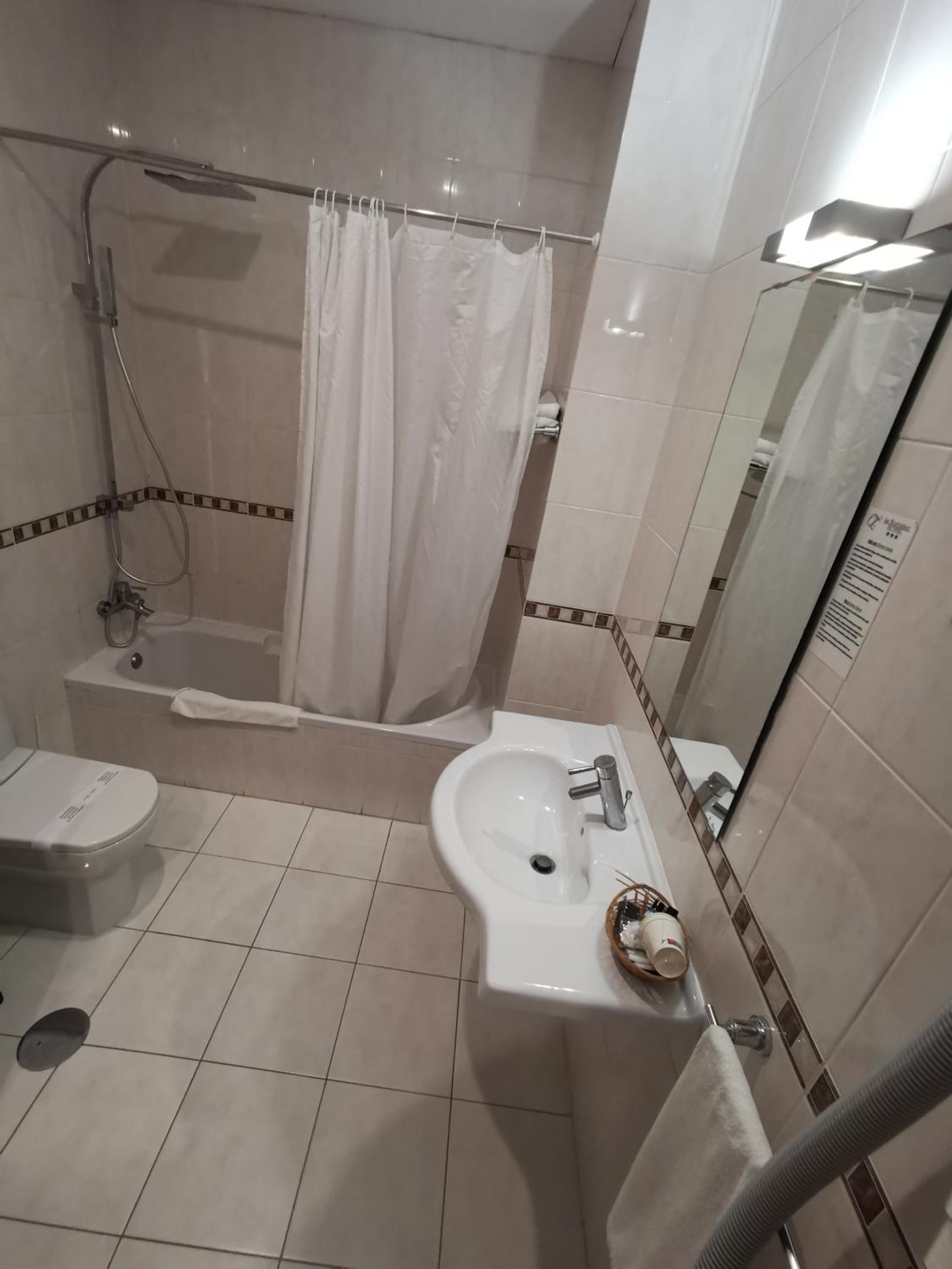 Double Room - Photo 10