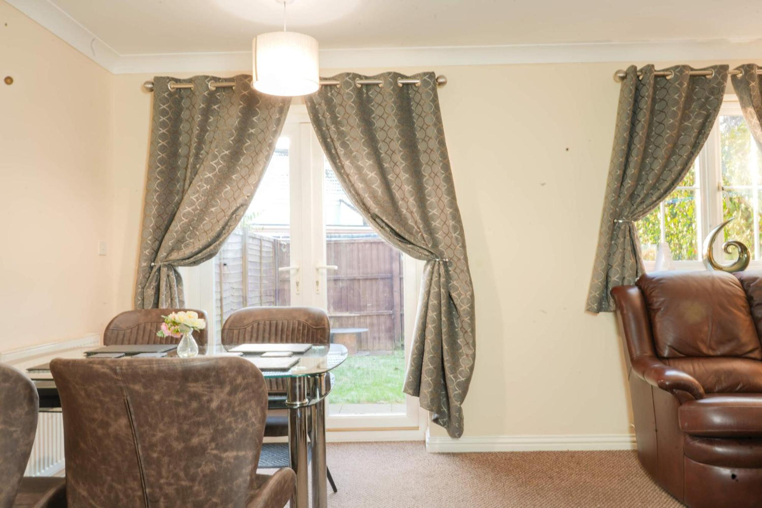 Three-Bedroom House photo 2
