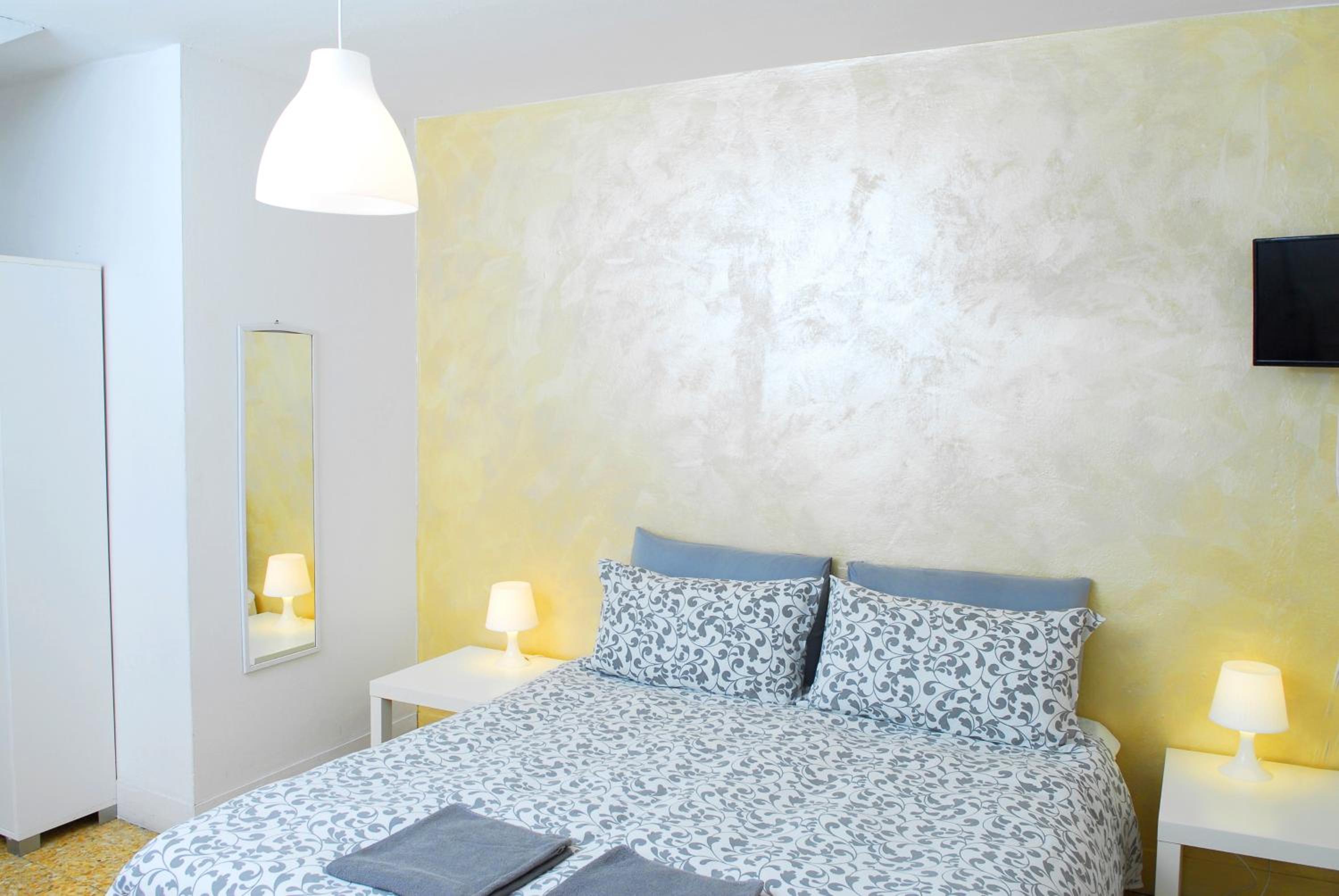 Double or Twin Room with Shared Bathroom photo 2