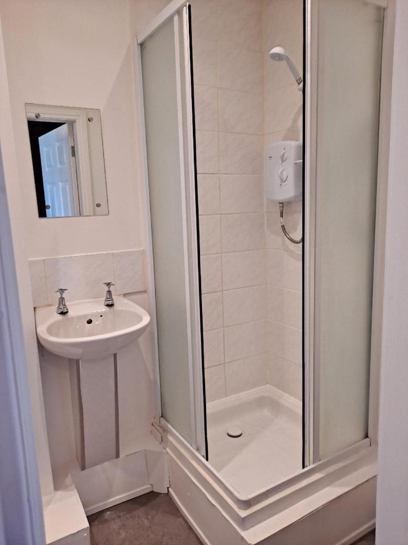 Double Room with Private Bathroom - Photo 2